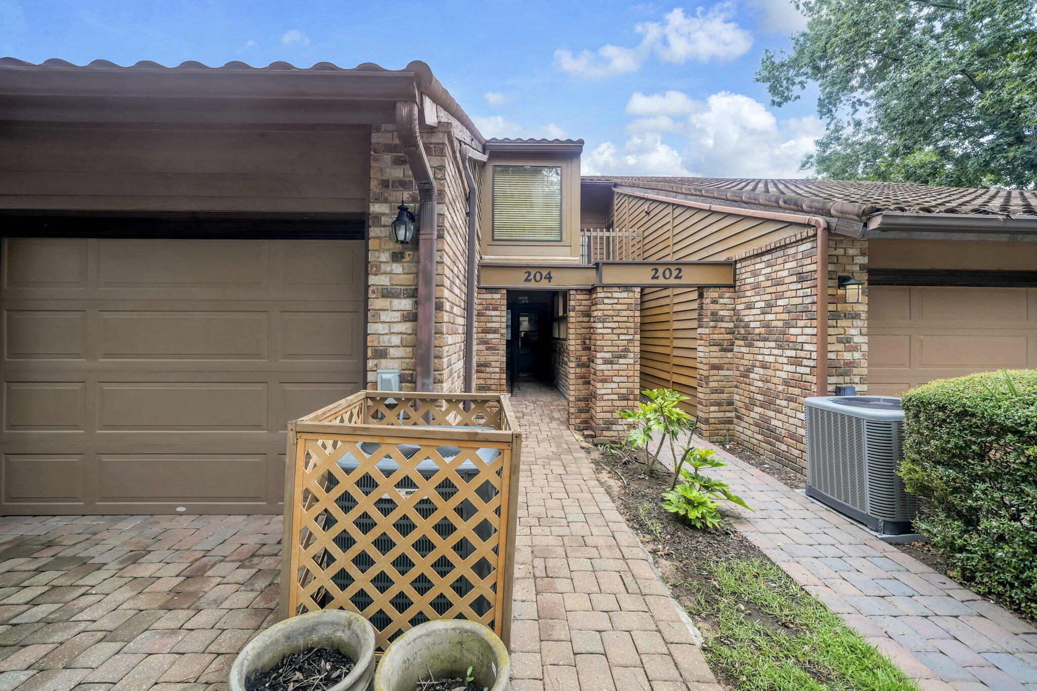 WATER OAKS 2 T/H - Residential