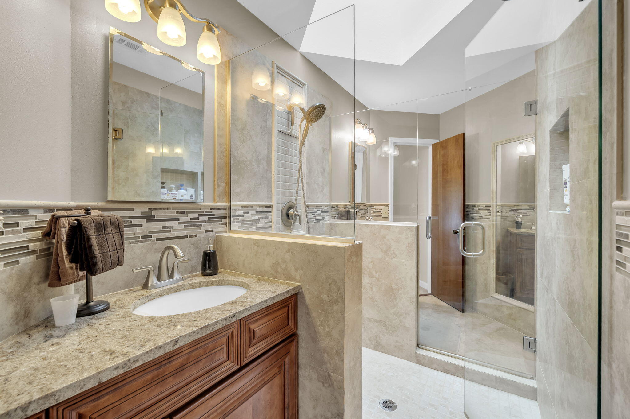 WATER OAKS 2 T/H - Residential