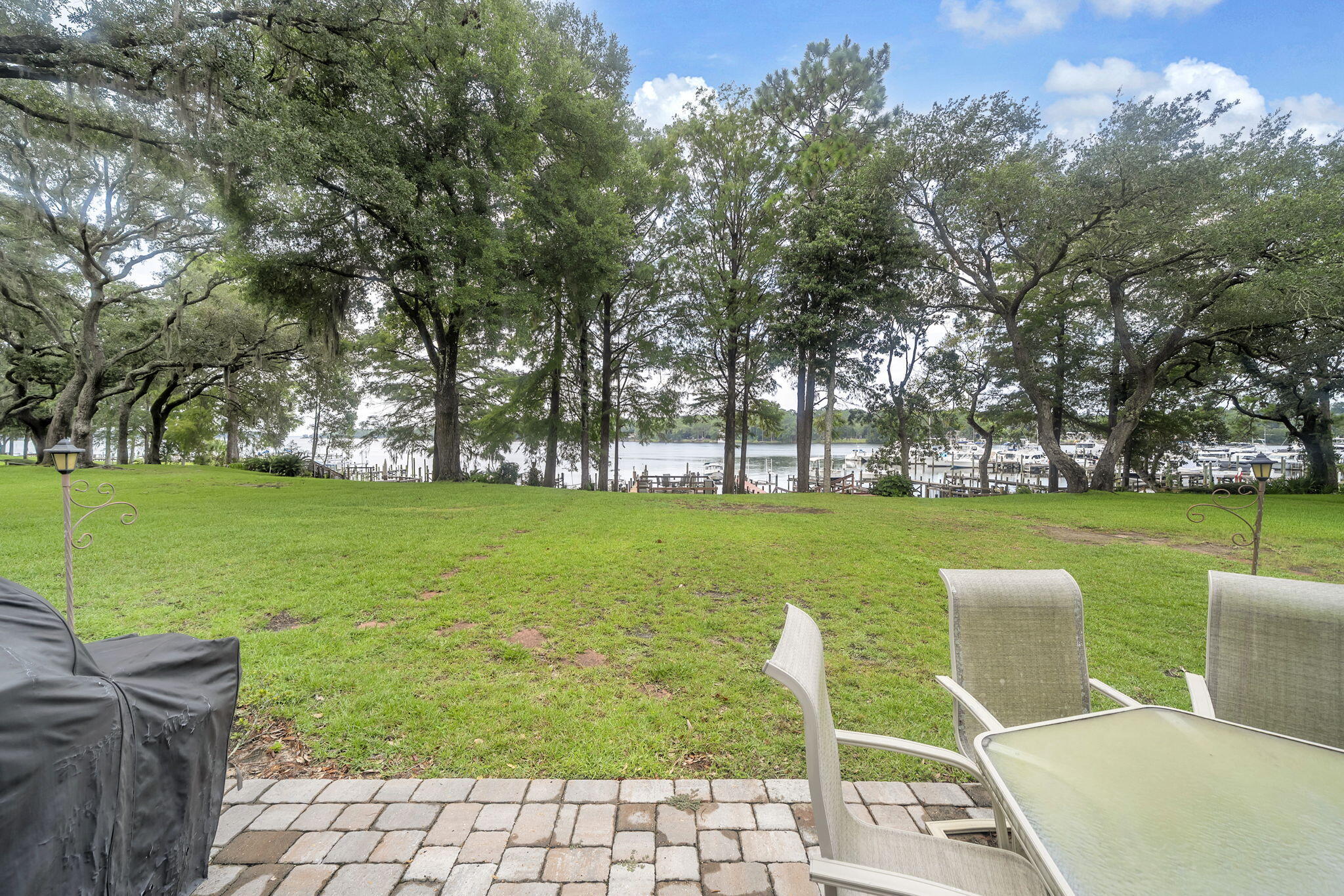 WATER OAKS 2 T/H - Residential