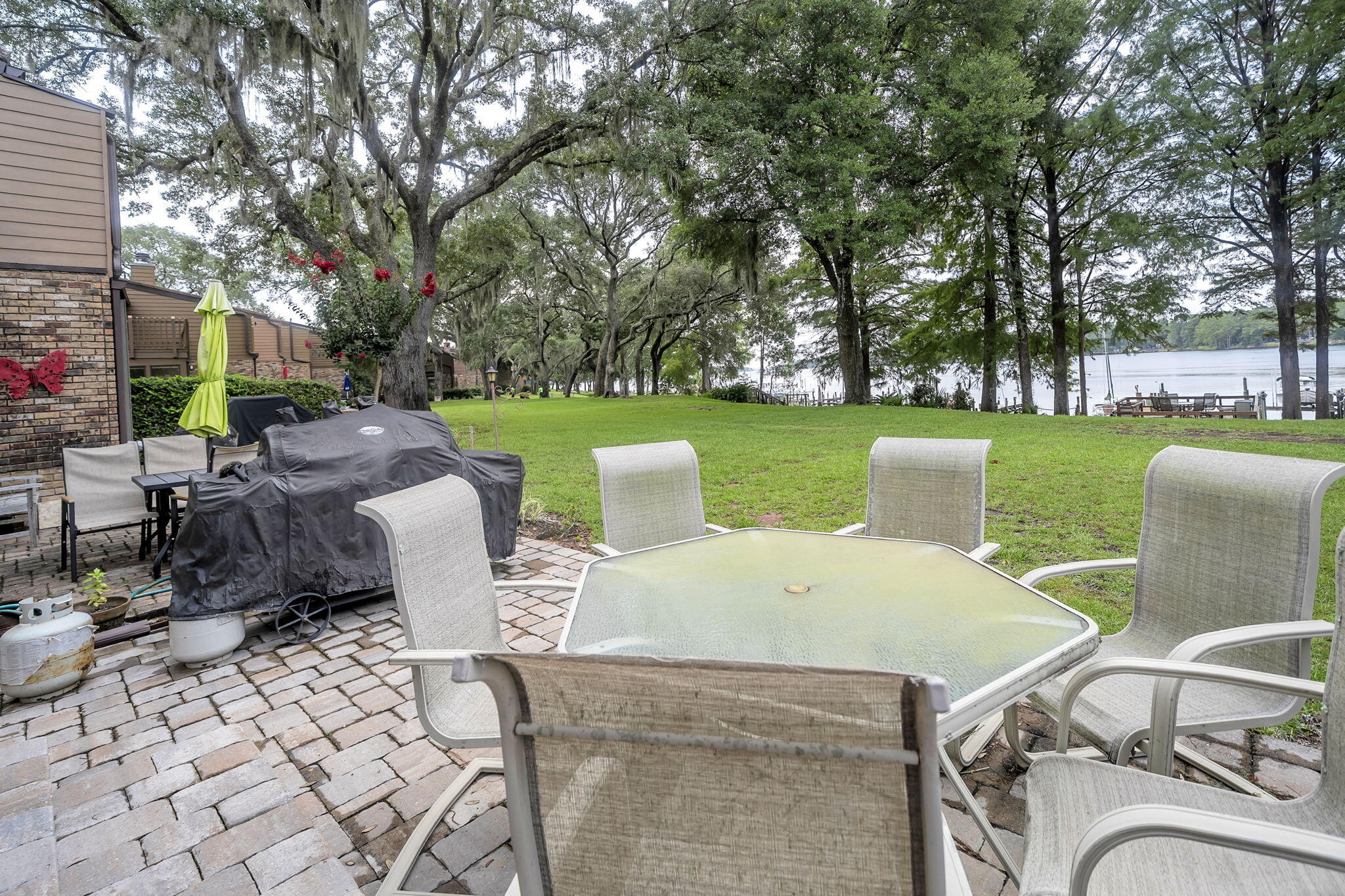 WATER OAKS 2 T/H - Residential