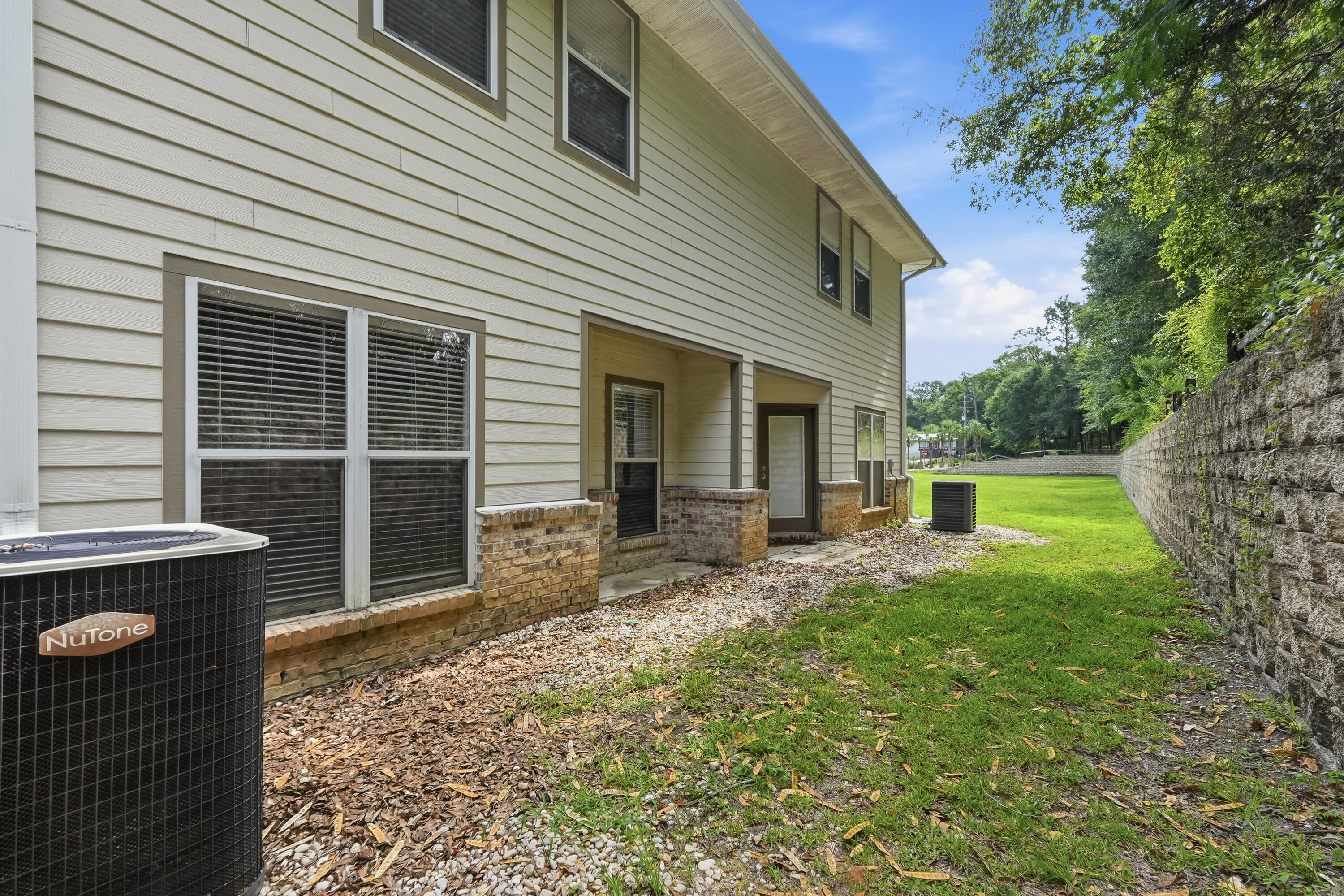 ARBOR LAKE PHASE II - Residential Lease