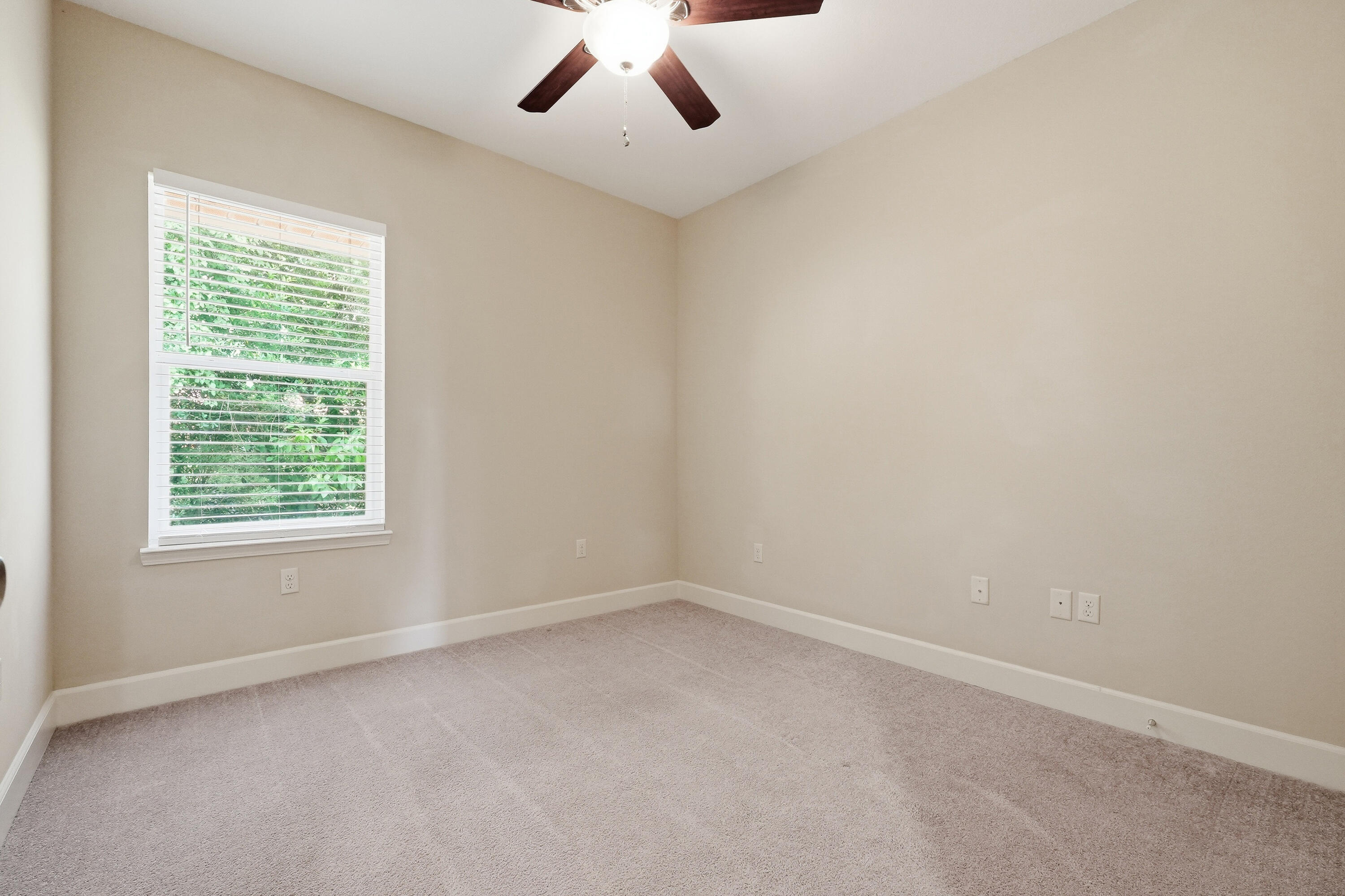 ARBOR LAKE PHASE II - Residential Lease