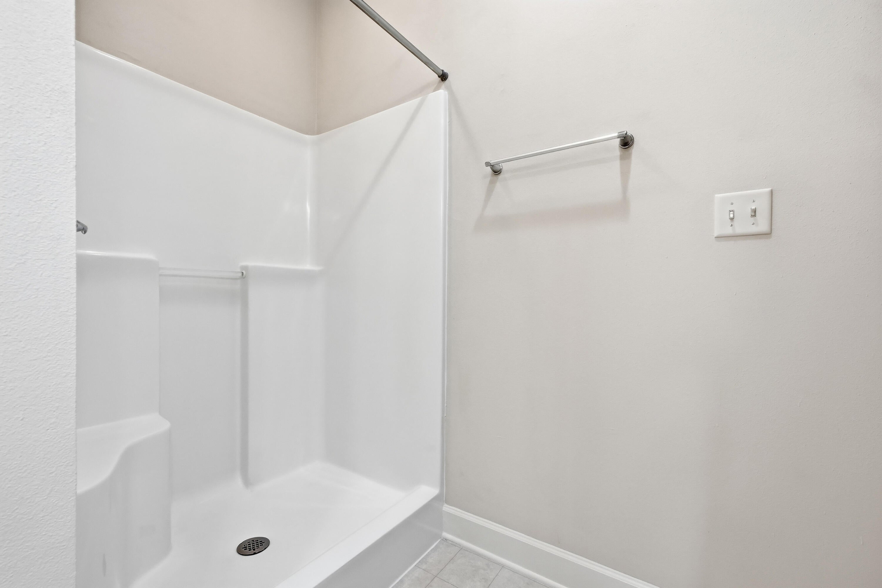 ARBOR LAKE PHASE II - Residential Lease