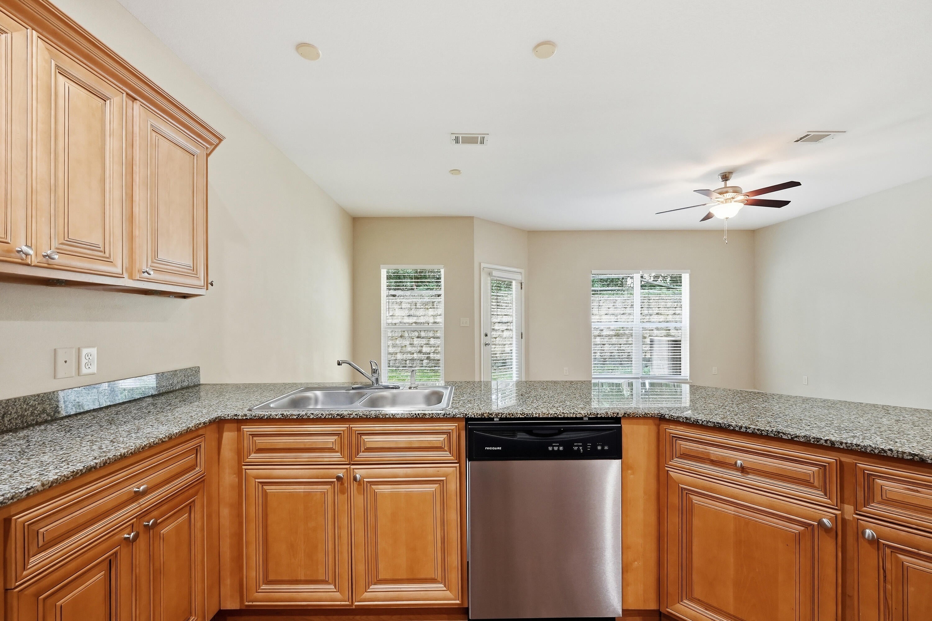 ARBOR LAKE PHASE II - Residential Lease