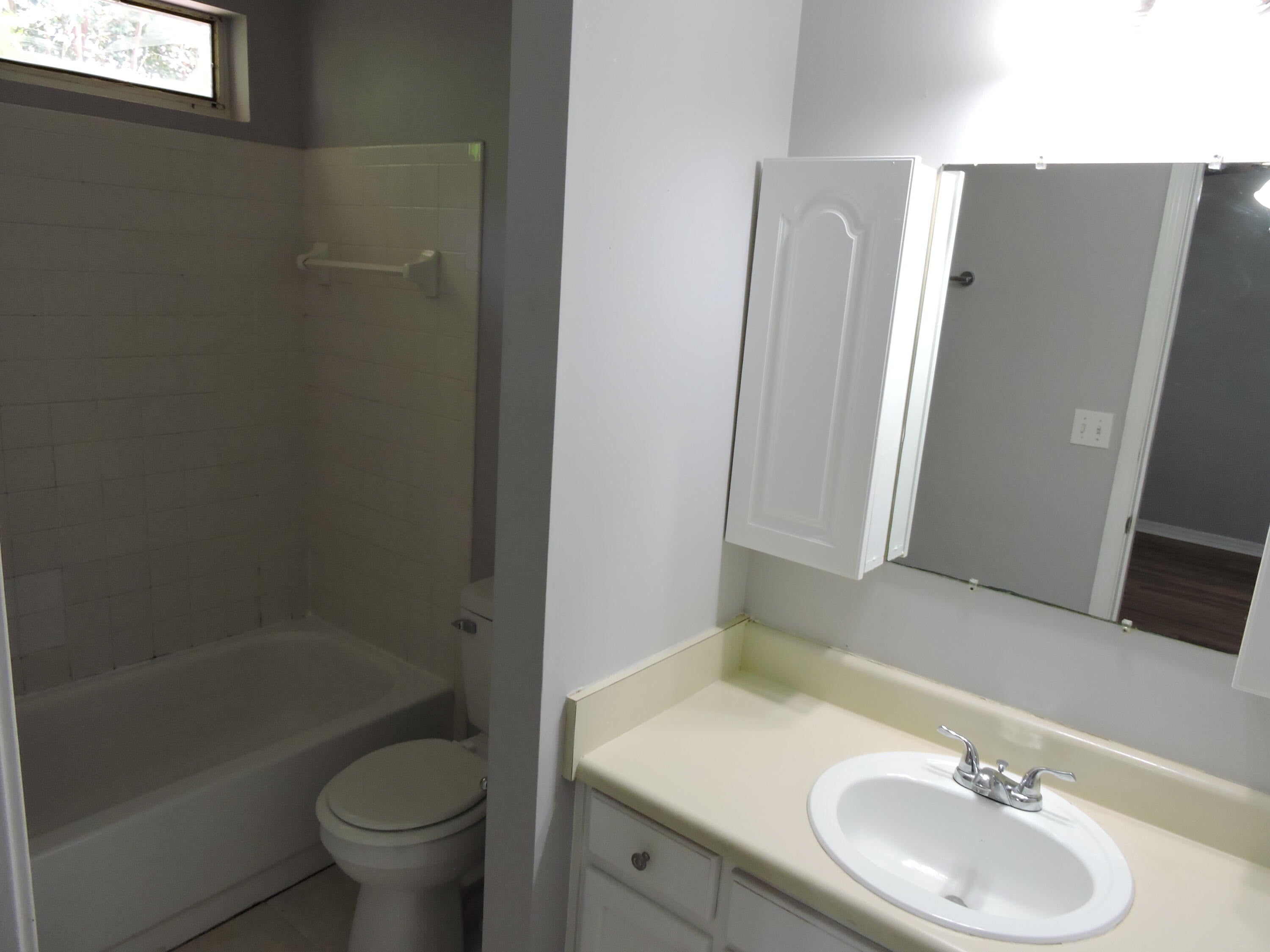 COUNTRYVIEW ESTATES 6TH ADDN PH2 - Residential Lease