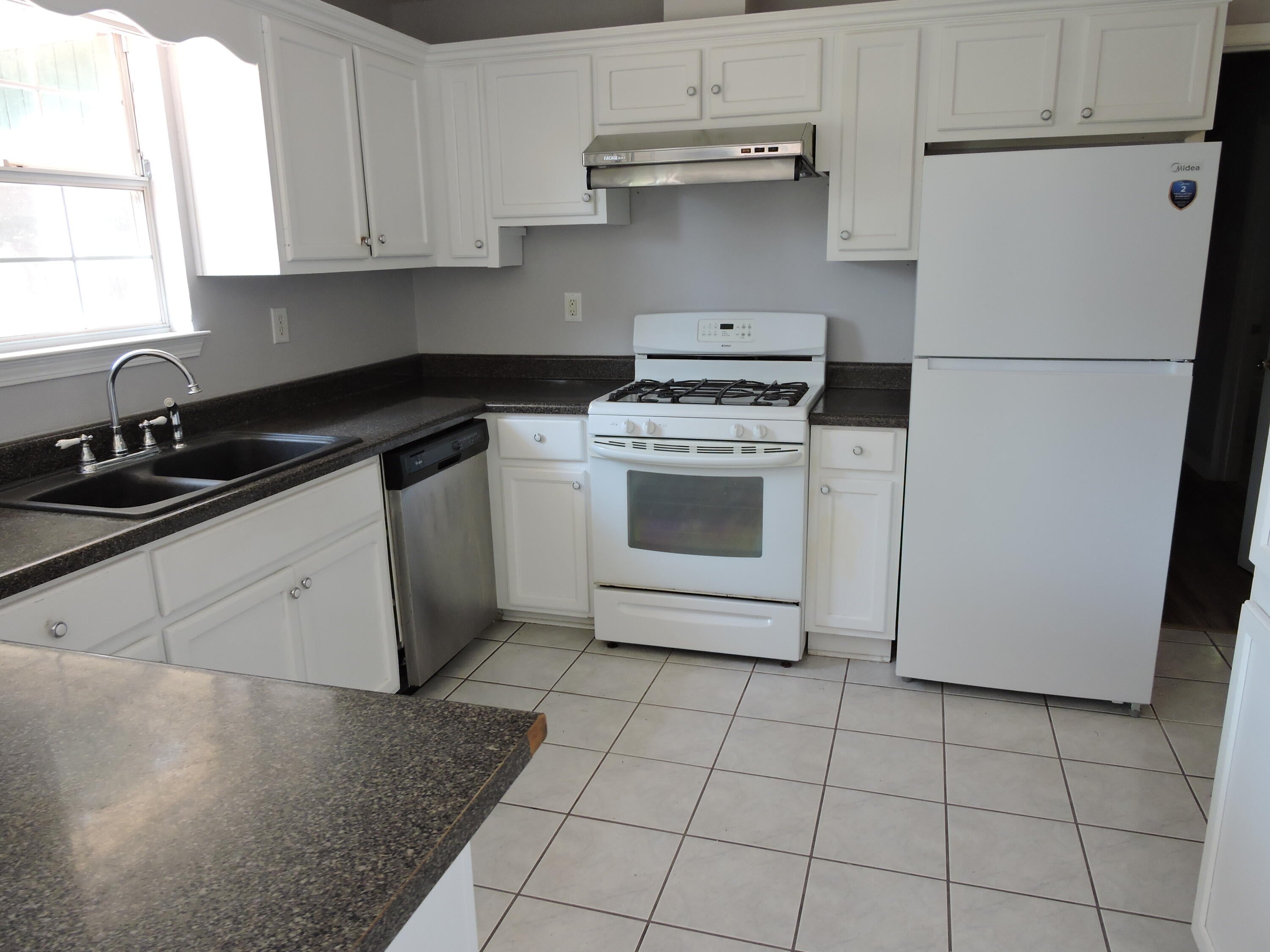 COUNTRYVIEW ESTATES 6TH ADDN PH2 - Residential Lease