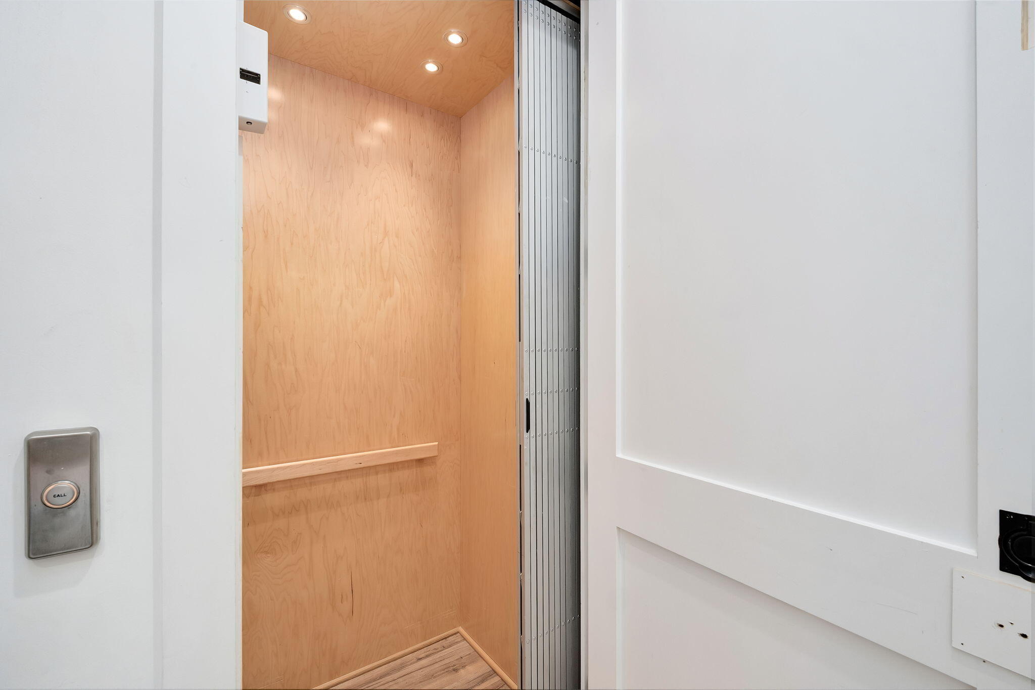 COUNTRY CABINS PH 2 - Residential