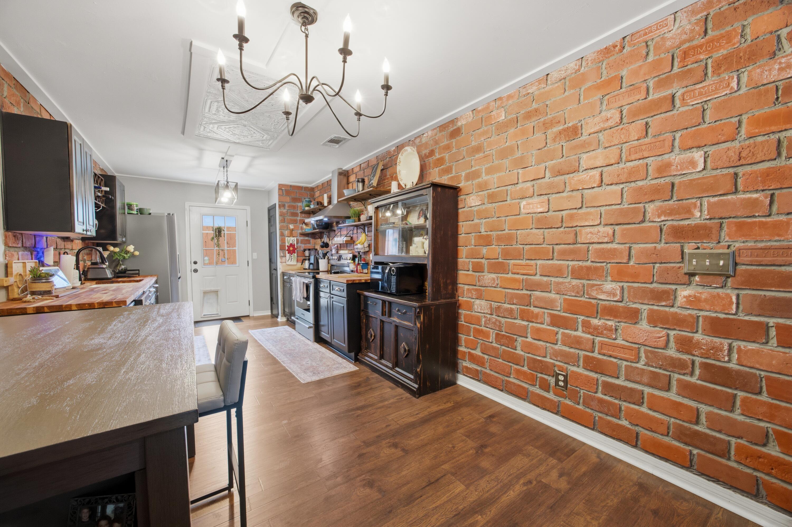 CAMBRIDGE VILLAGE T/H - Residential