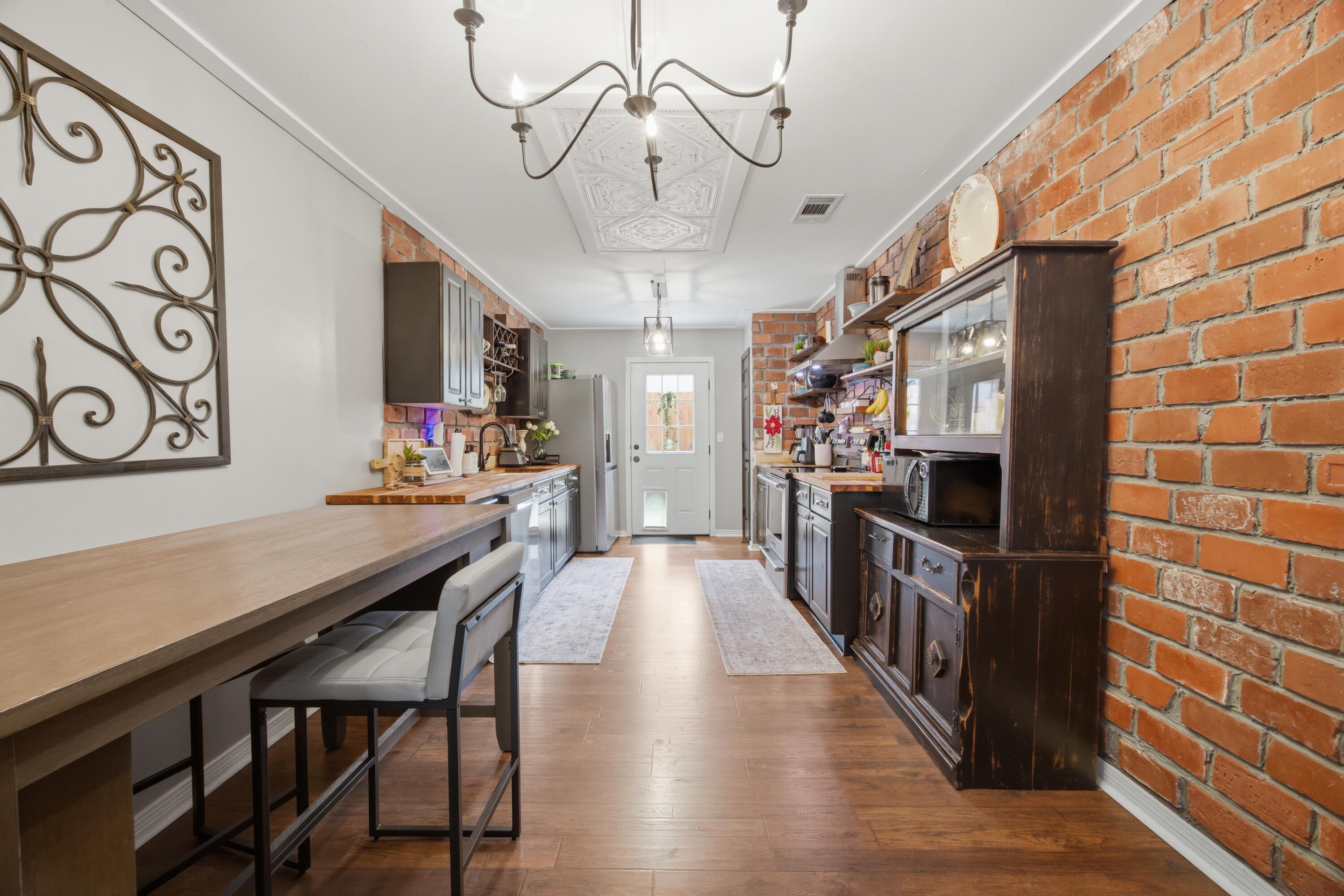 CAMBRIDGE VILLAGE T/H - Residential