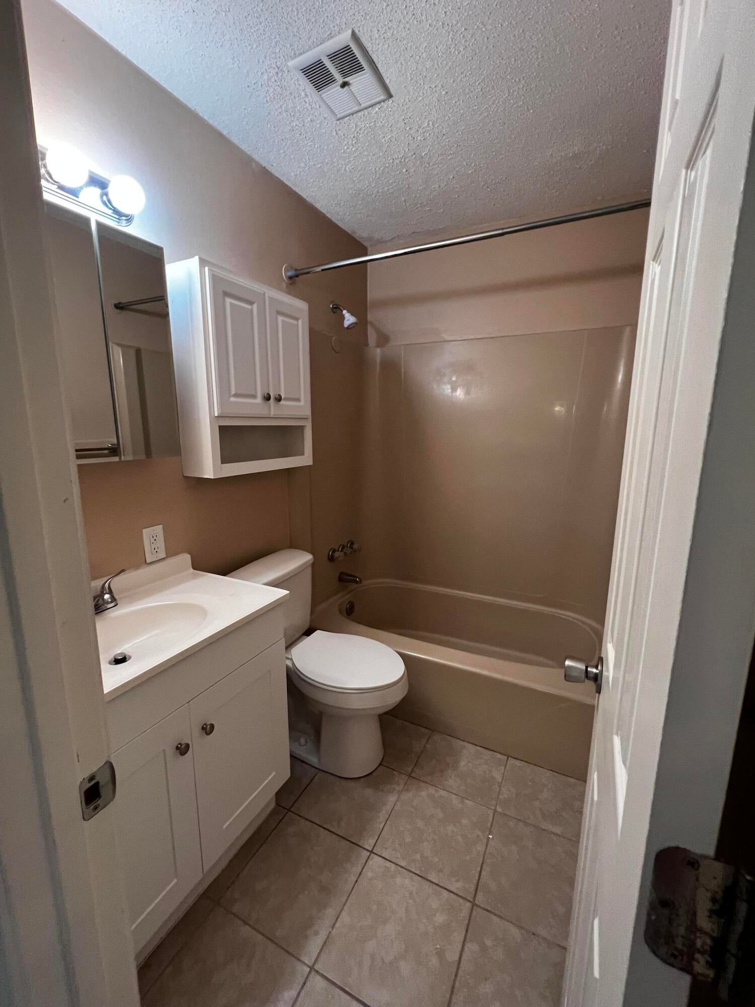 HICKORY - Residential Lease