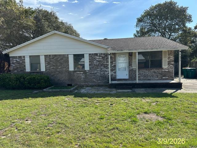This brick home is competitively priced and located just 1.5 miles west of Hurlburt Field, making it an excellent option for rental income or a value-add project. The home offers an open floor plan with the living area flowing into the dining space and kitchen, along with a convenient breakfast bar for casual dining.
The property features three bedrooms, one and a half bathrooms, plus a bonus room that is currently being used as a bedroom. The bonus room is located off the kitchen, leads to the fenced backyard, and is not included in the heated and cool