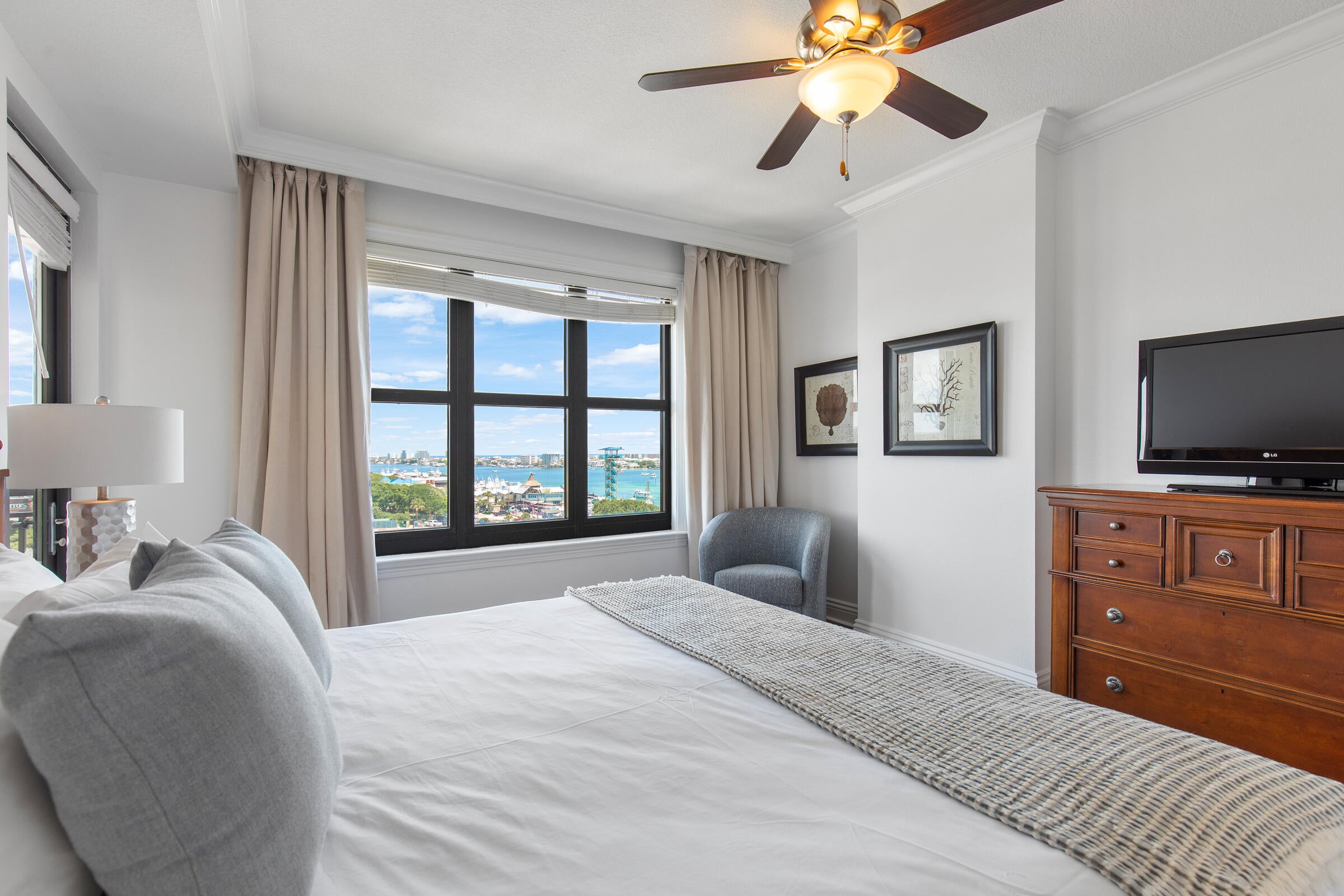 EMERALD GRANDE - Residential