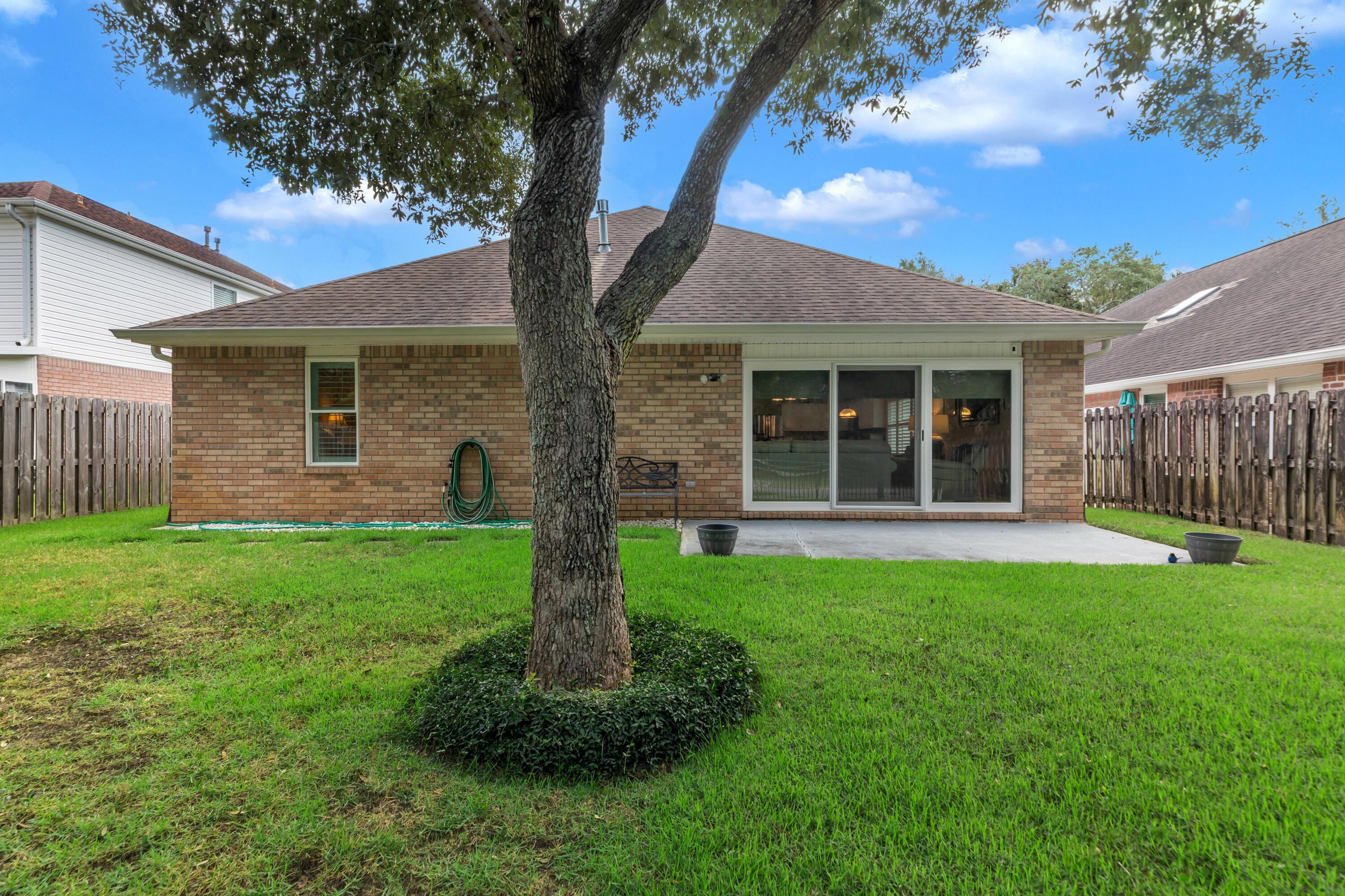 MAGNOLIA BAY CLUB T/H PH II - Residential