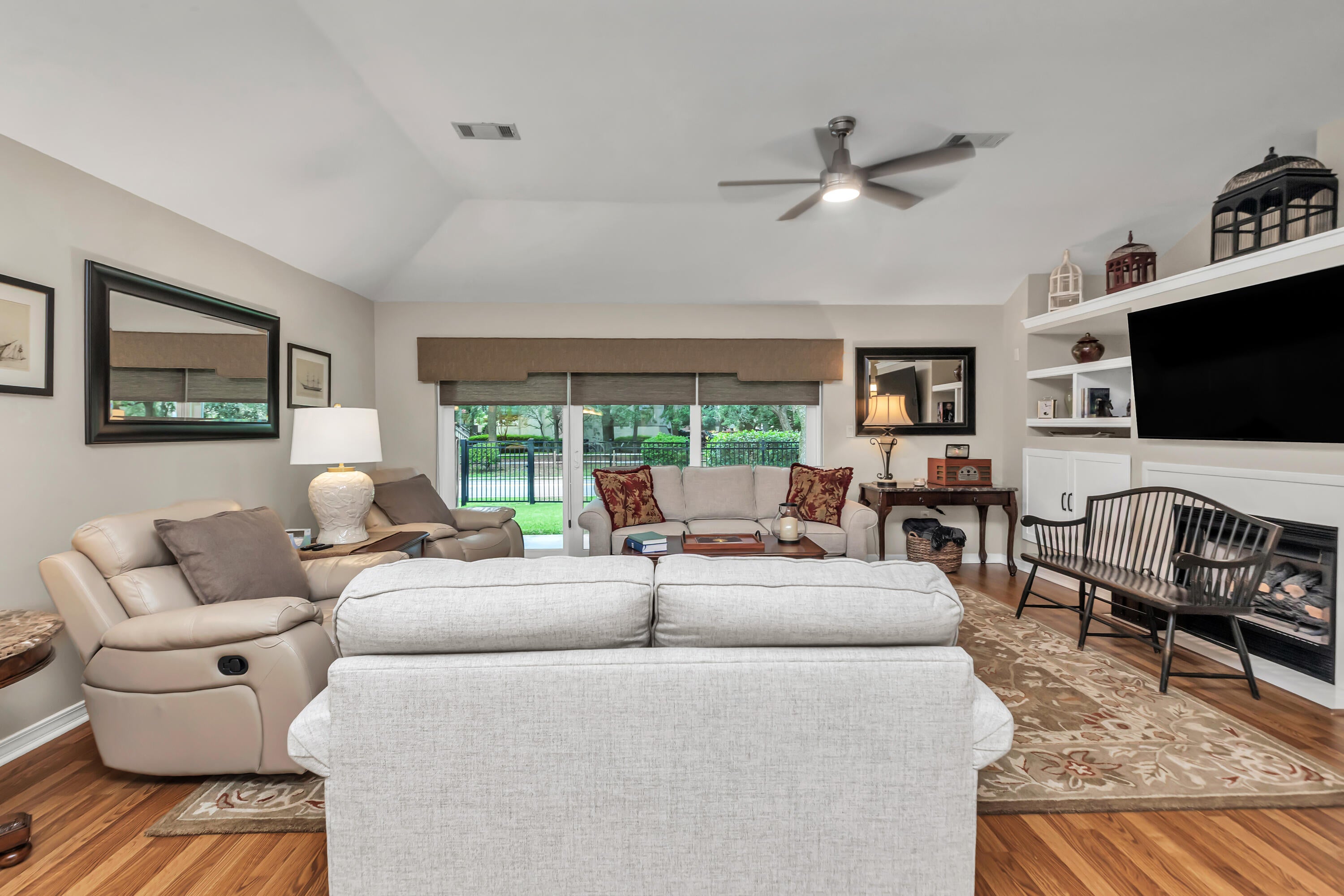 MAGNOLIA BAY CLUB T/H PH II - Residential
