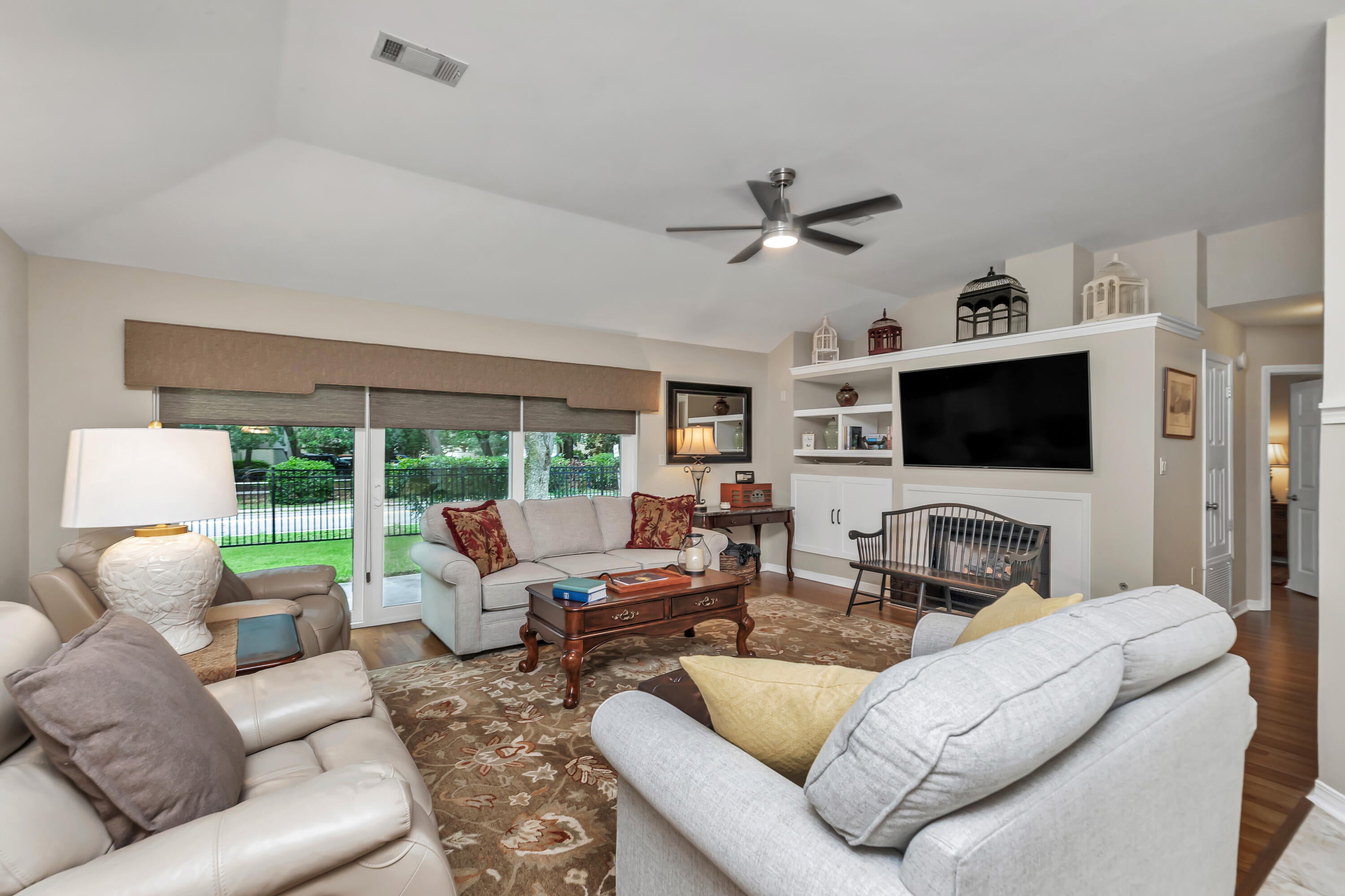 MAGNOLIA BAY CLUB T/H PH II - Residential