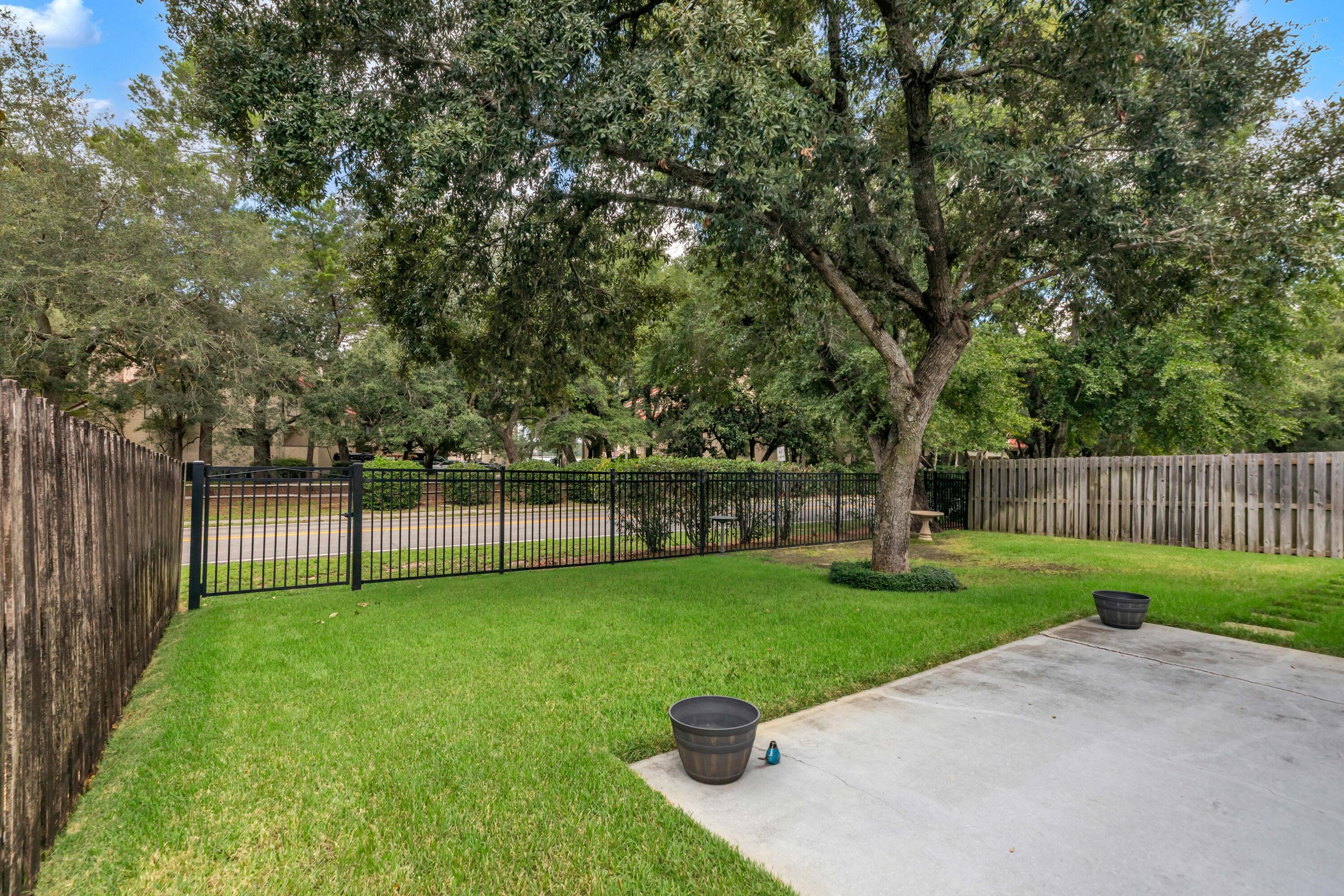 MAGNOLIA BAY CLUB T/H PH II - Residential