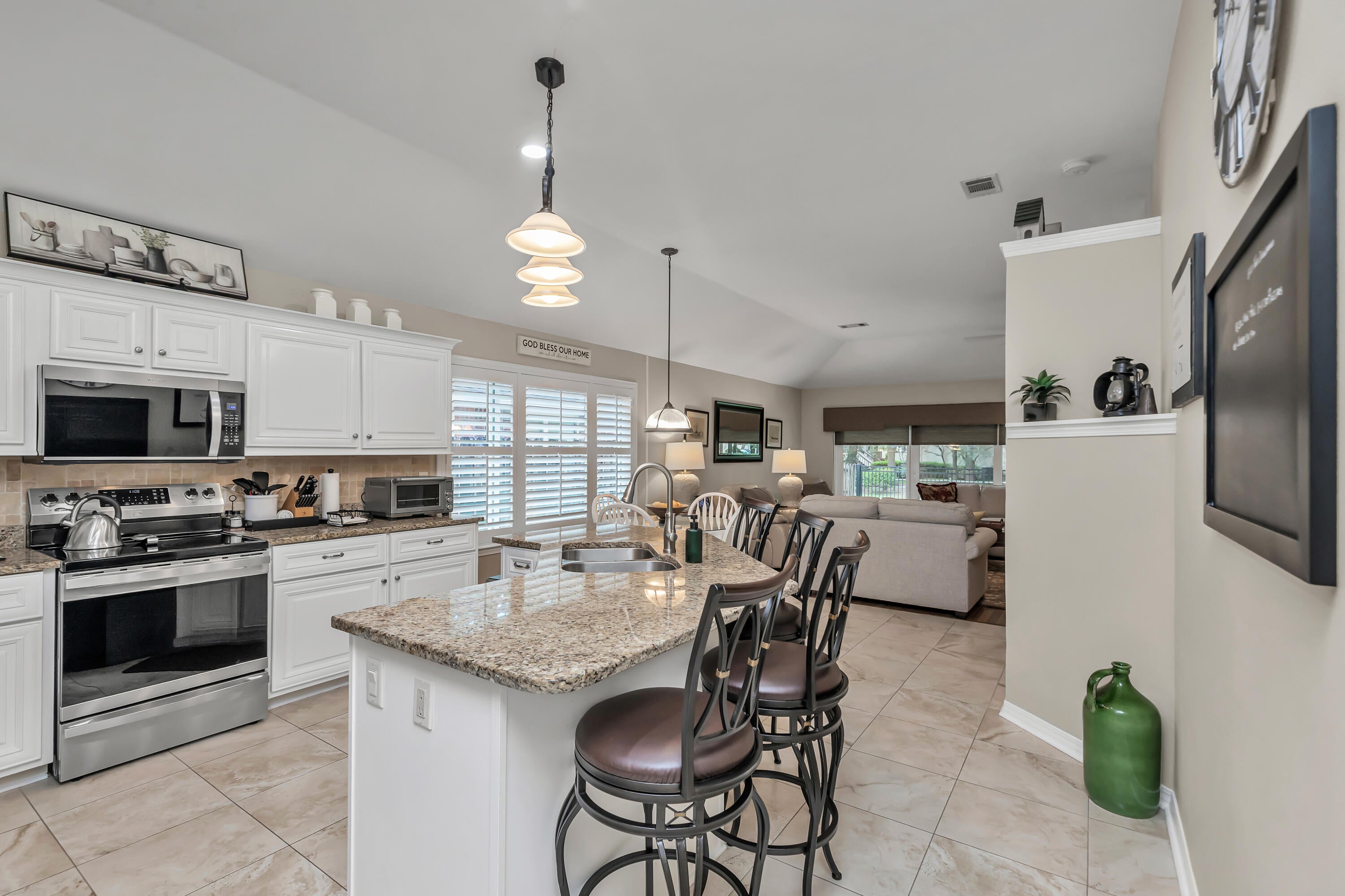 MAGNOLIA BAY CLUB T/H PH II - Residential