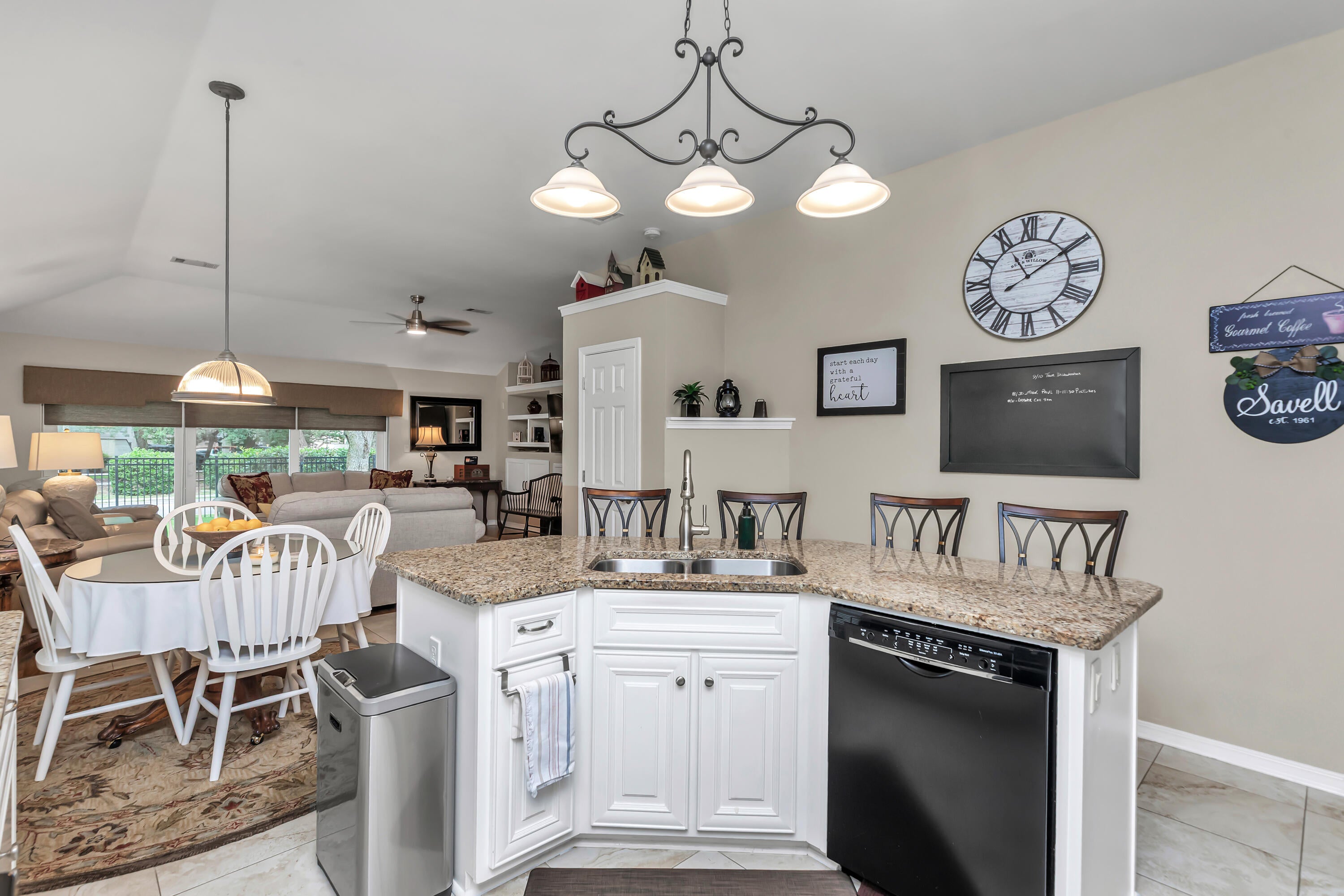 MAGNOLIA BAY CLUB T/H PH II - Residential