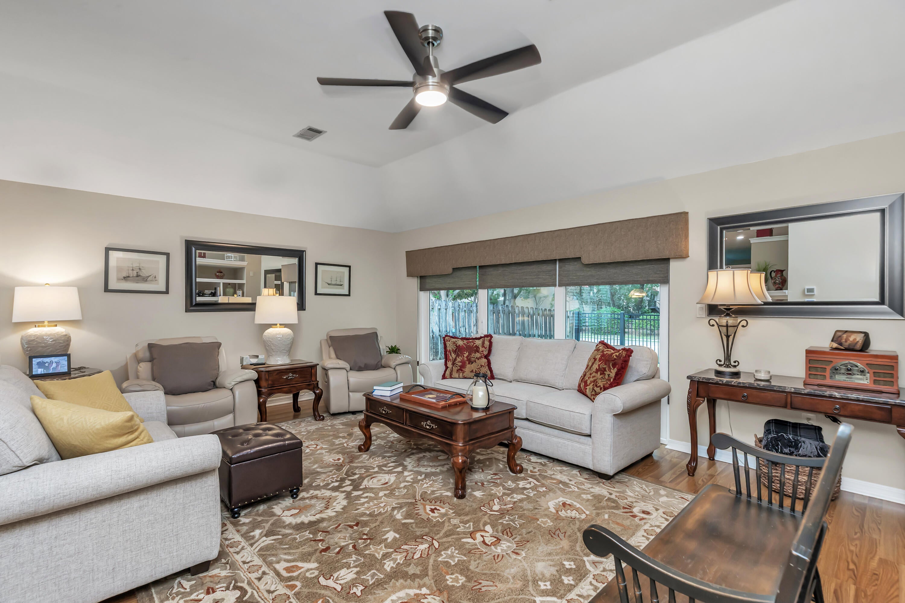 MAGNOLIA BAY CLUB T/H PH II - Residential