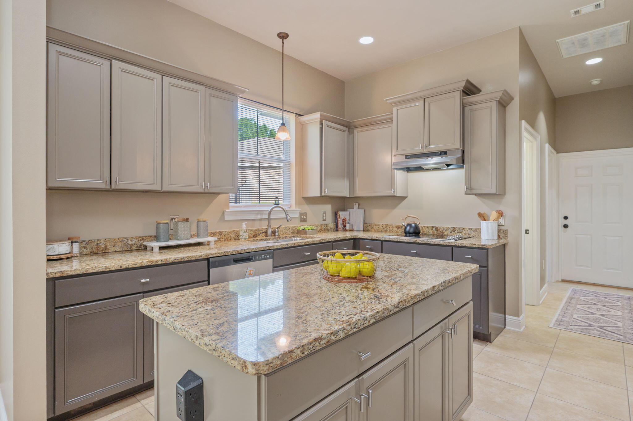 LAKERIDGE EST - Residential