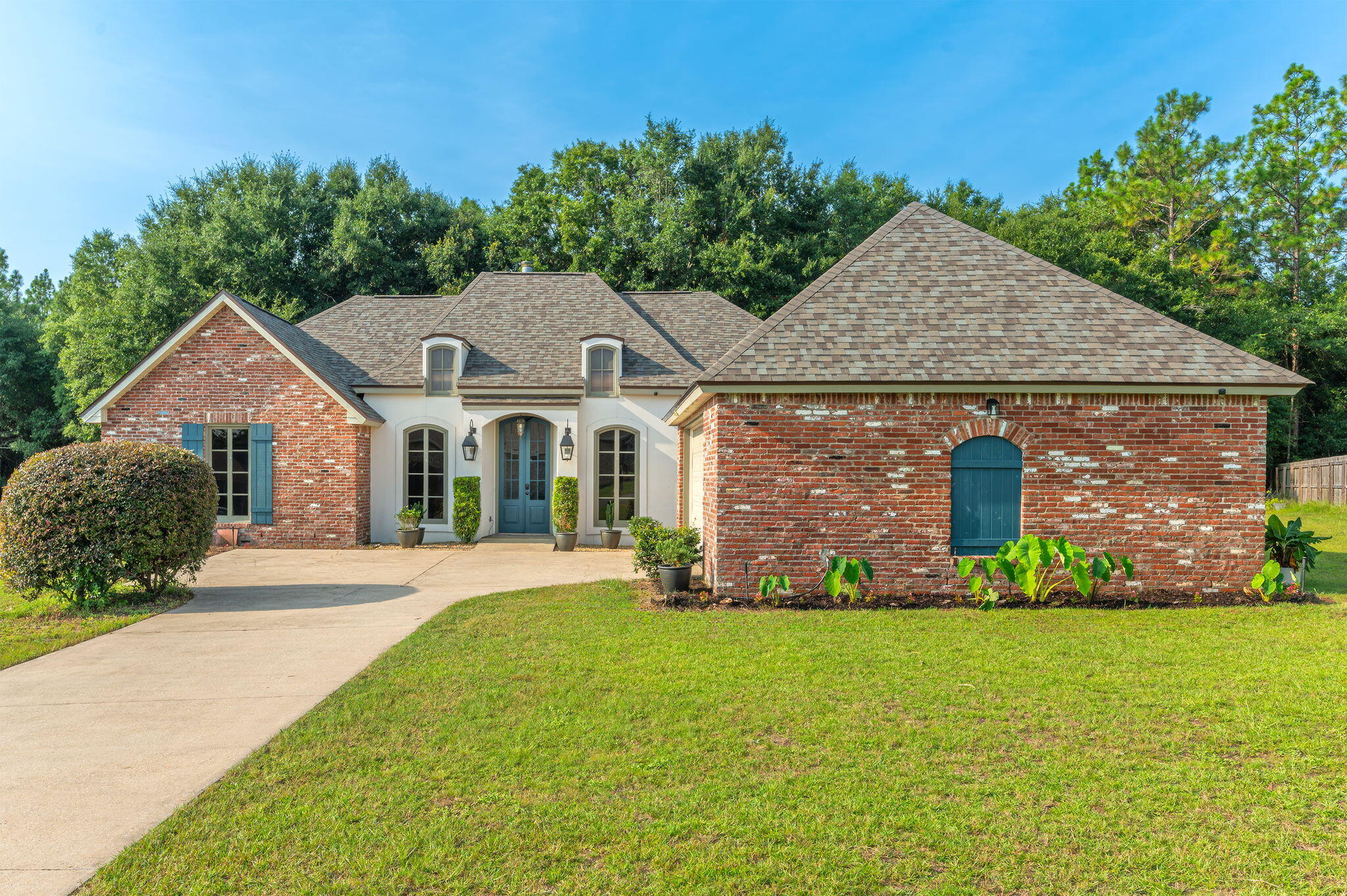 LAKERIDGE EST - Residential