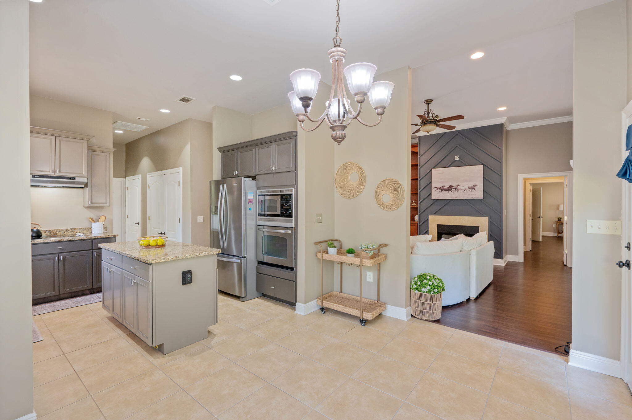 LAKERIDGE EST - Residential