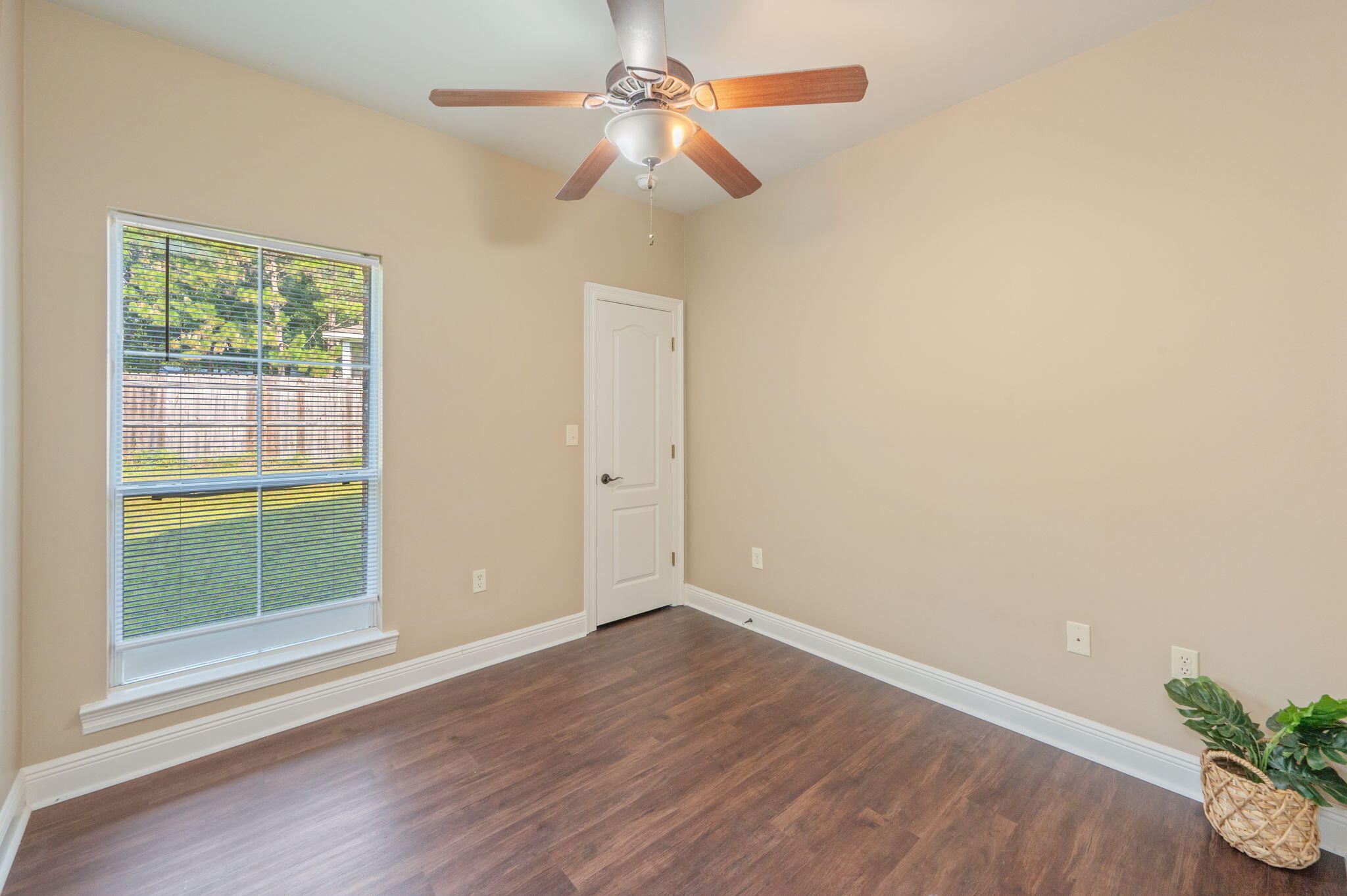 LAKERIDGE EST - Residential