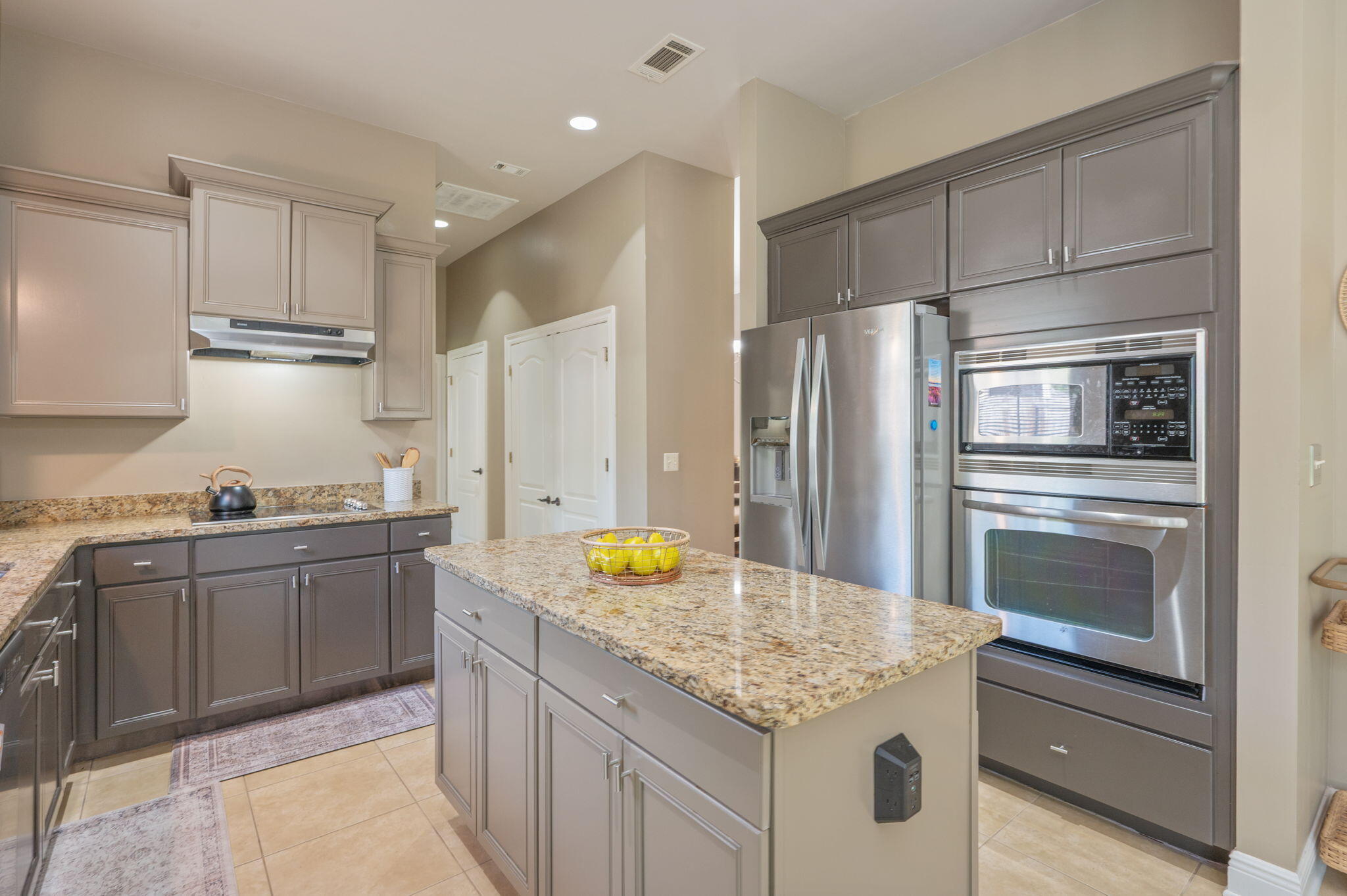 LAKERIDGE EST - Residential