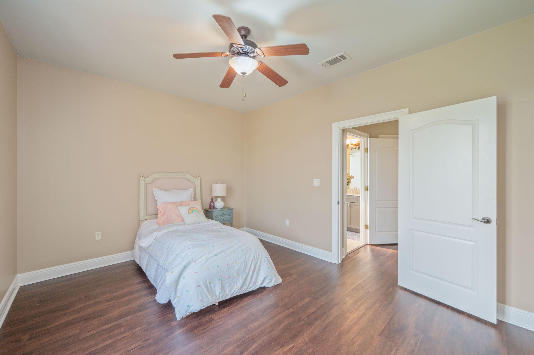 LAKERIDGE EST - Residential