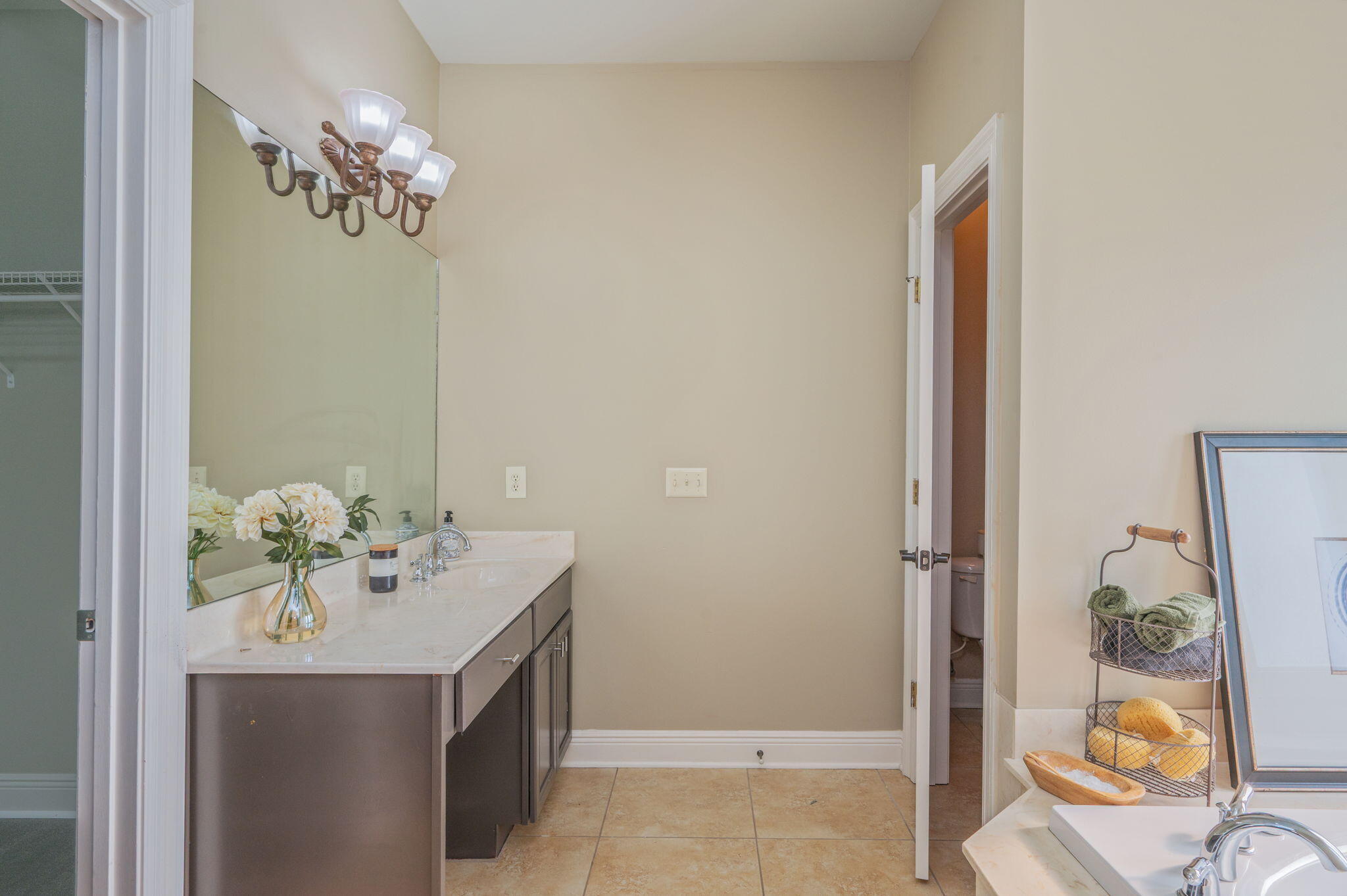 LAKERIDGE EST - Residential