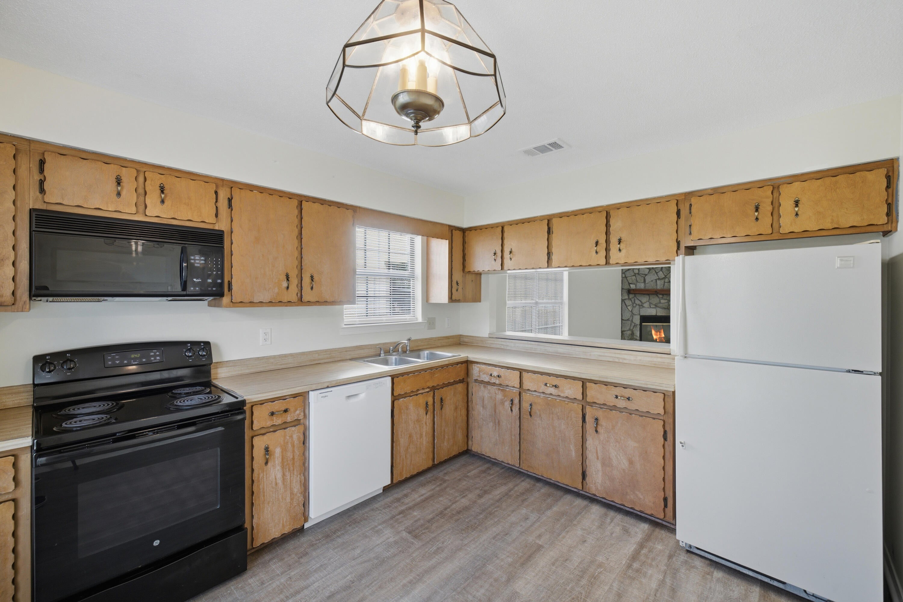 CRYSTAL LAKE ESTATES - Residential