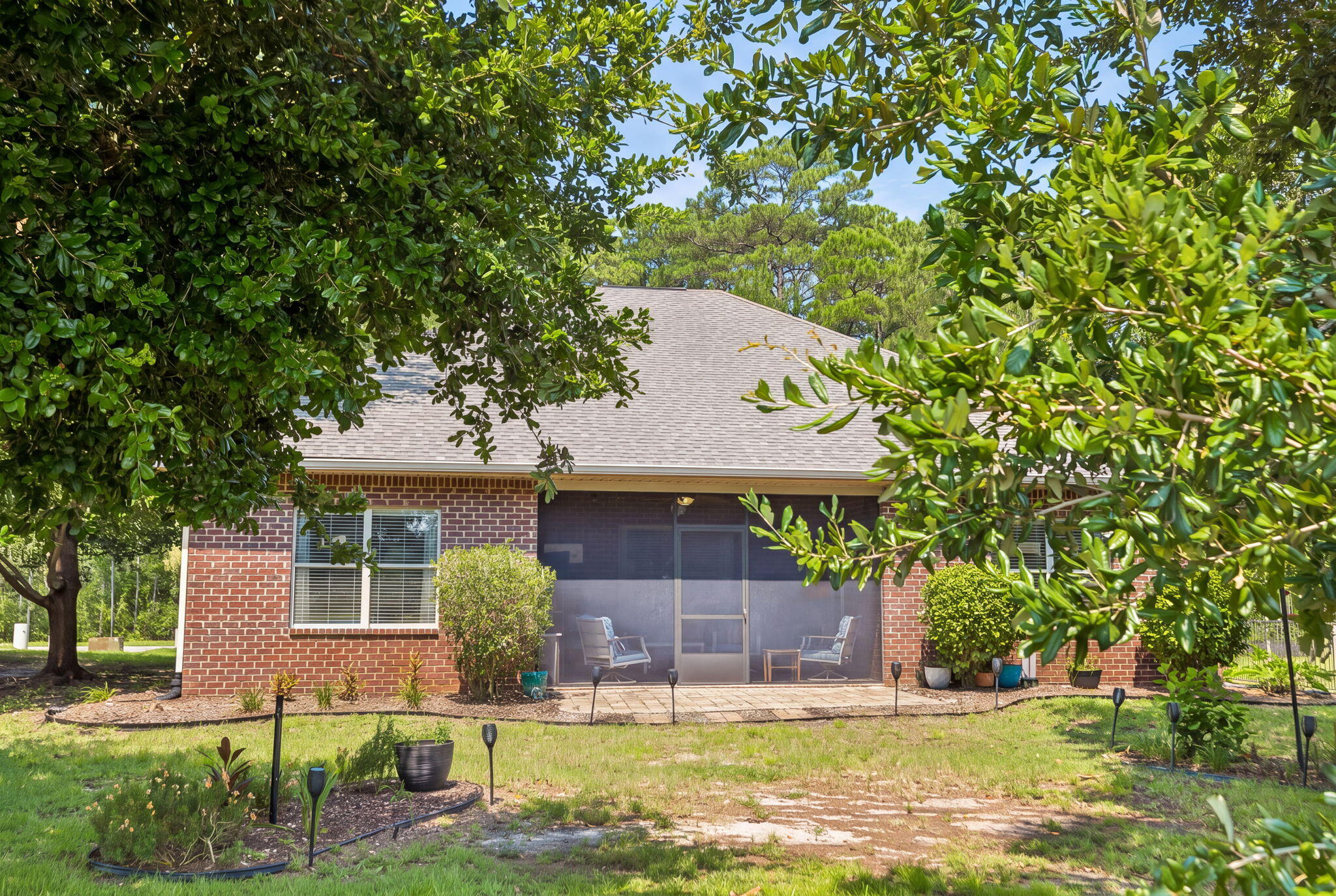 WHISPERING LAKE - Residential