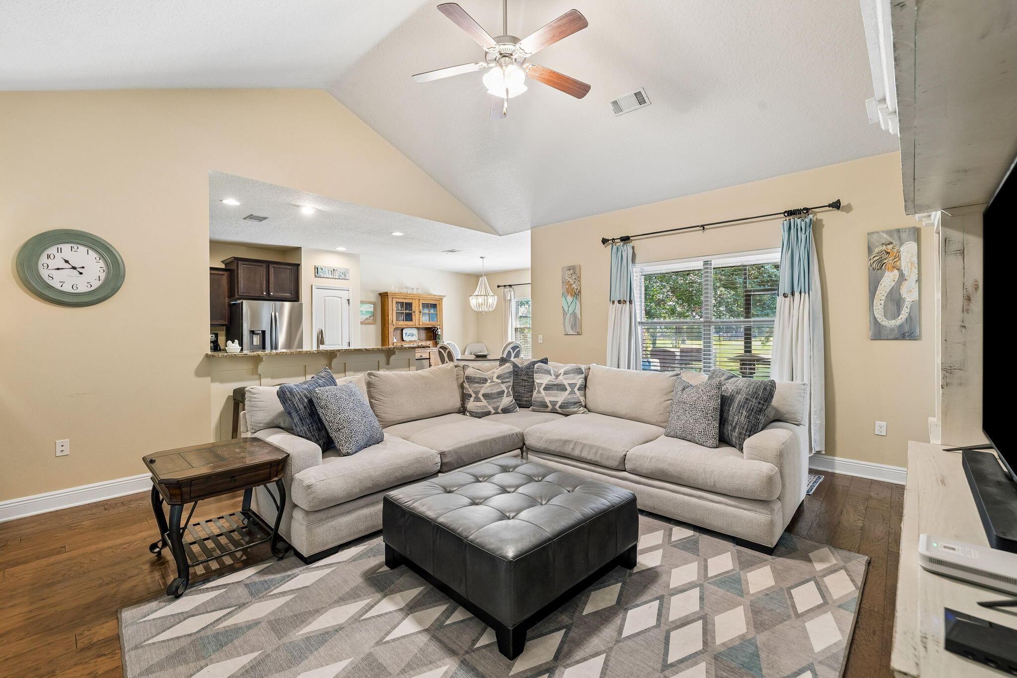 WHISPERING LAKE - Residential