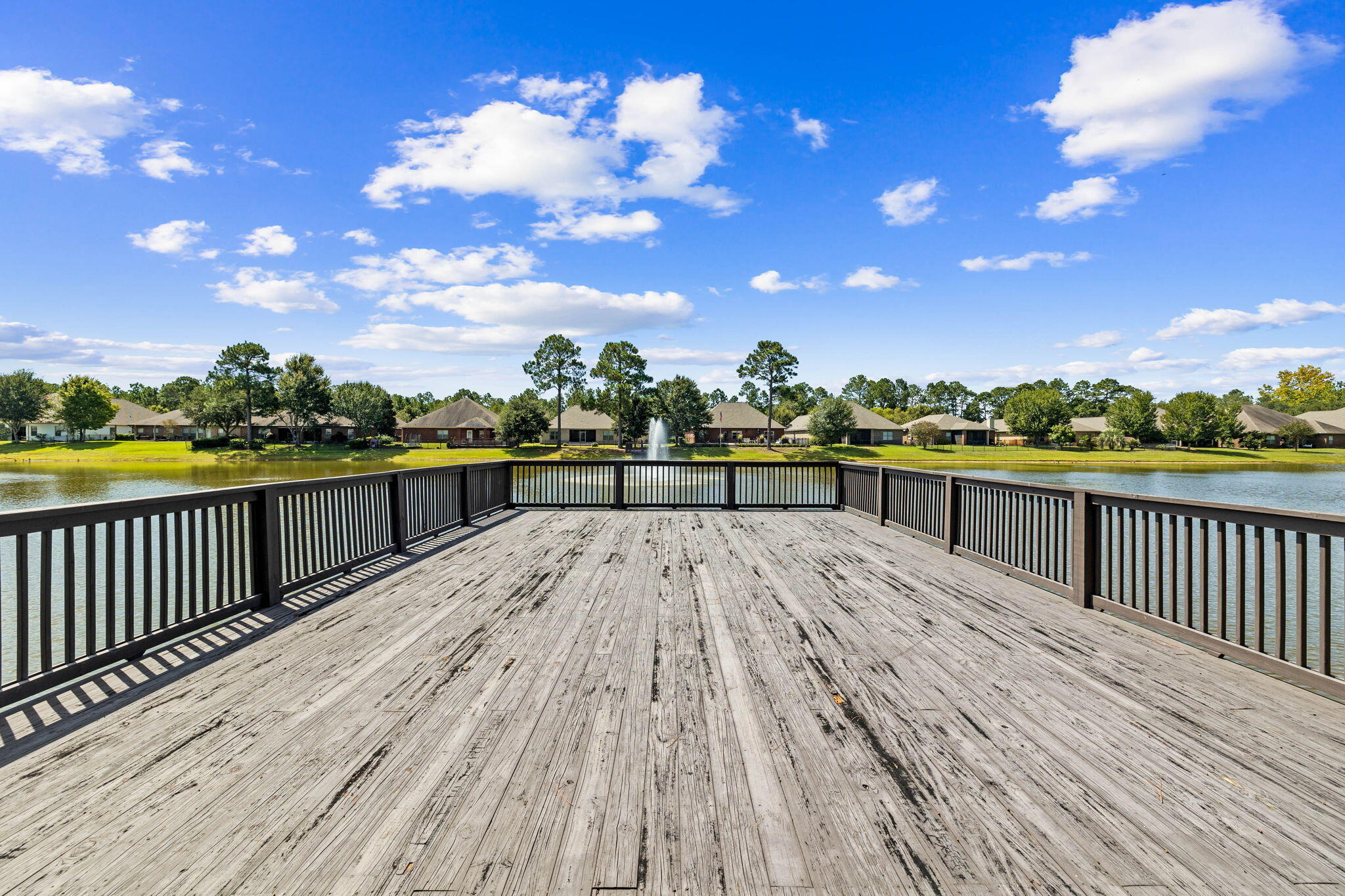 WHISPERING LAKE - Residential