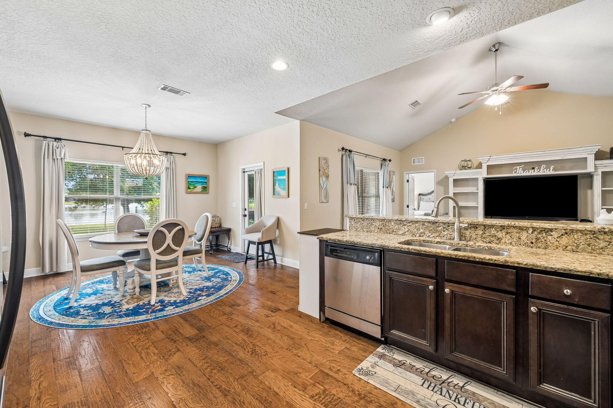 WHISPERING LAKE - Residential