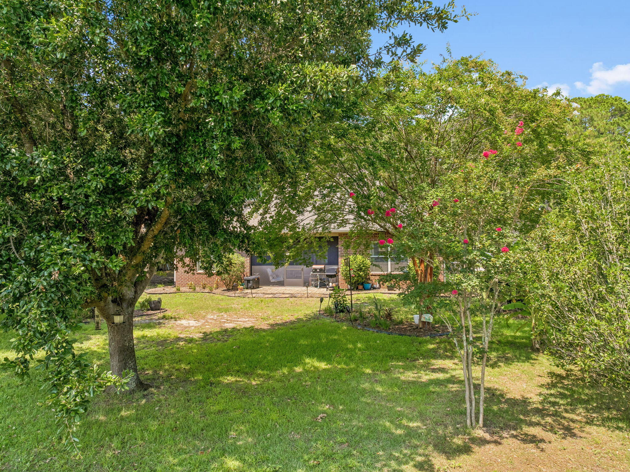 WHISPERING LAKE - Residential
