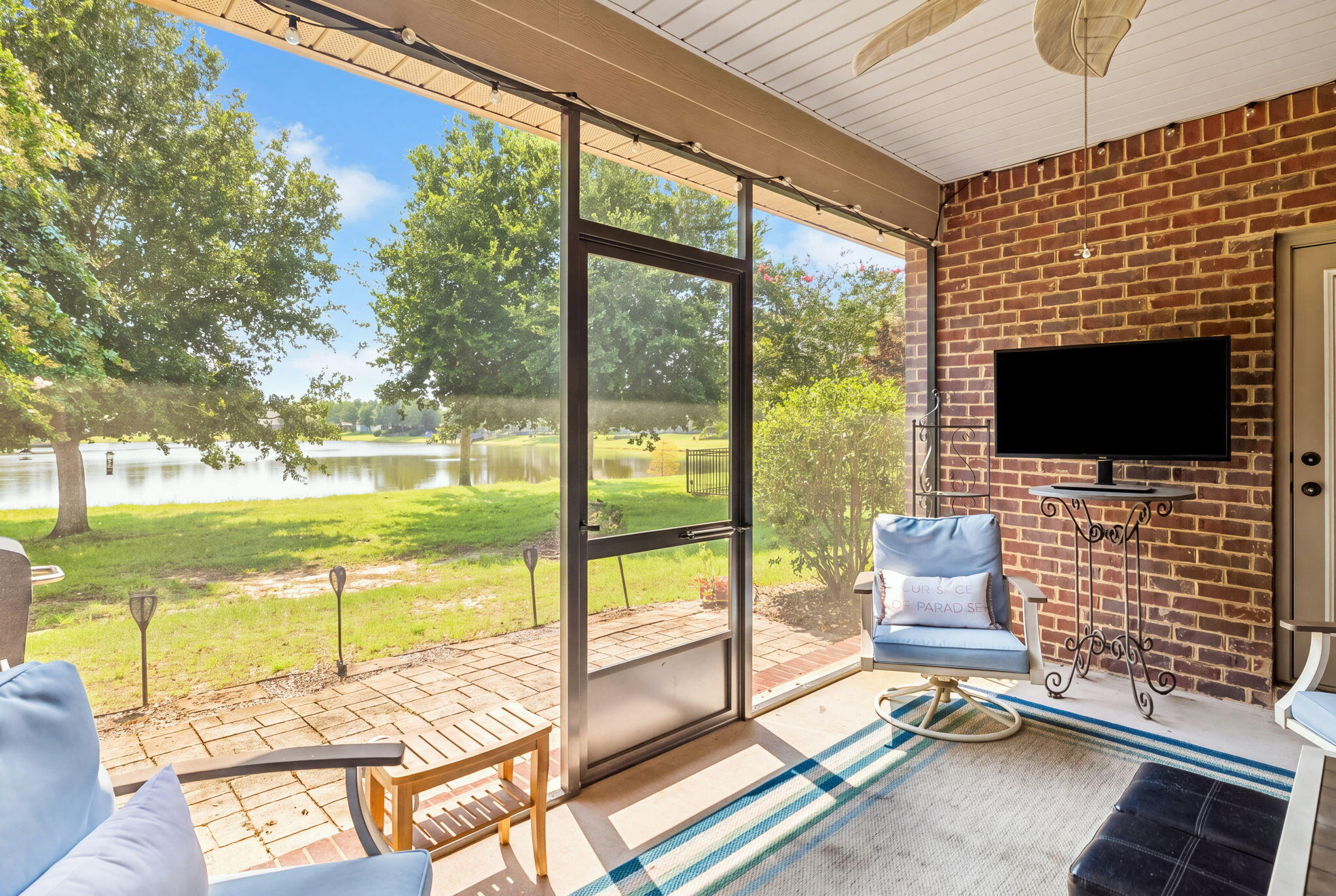 WHISPERING LAKE - Residential