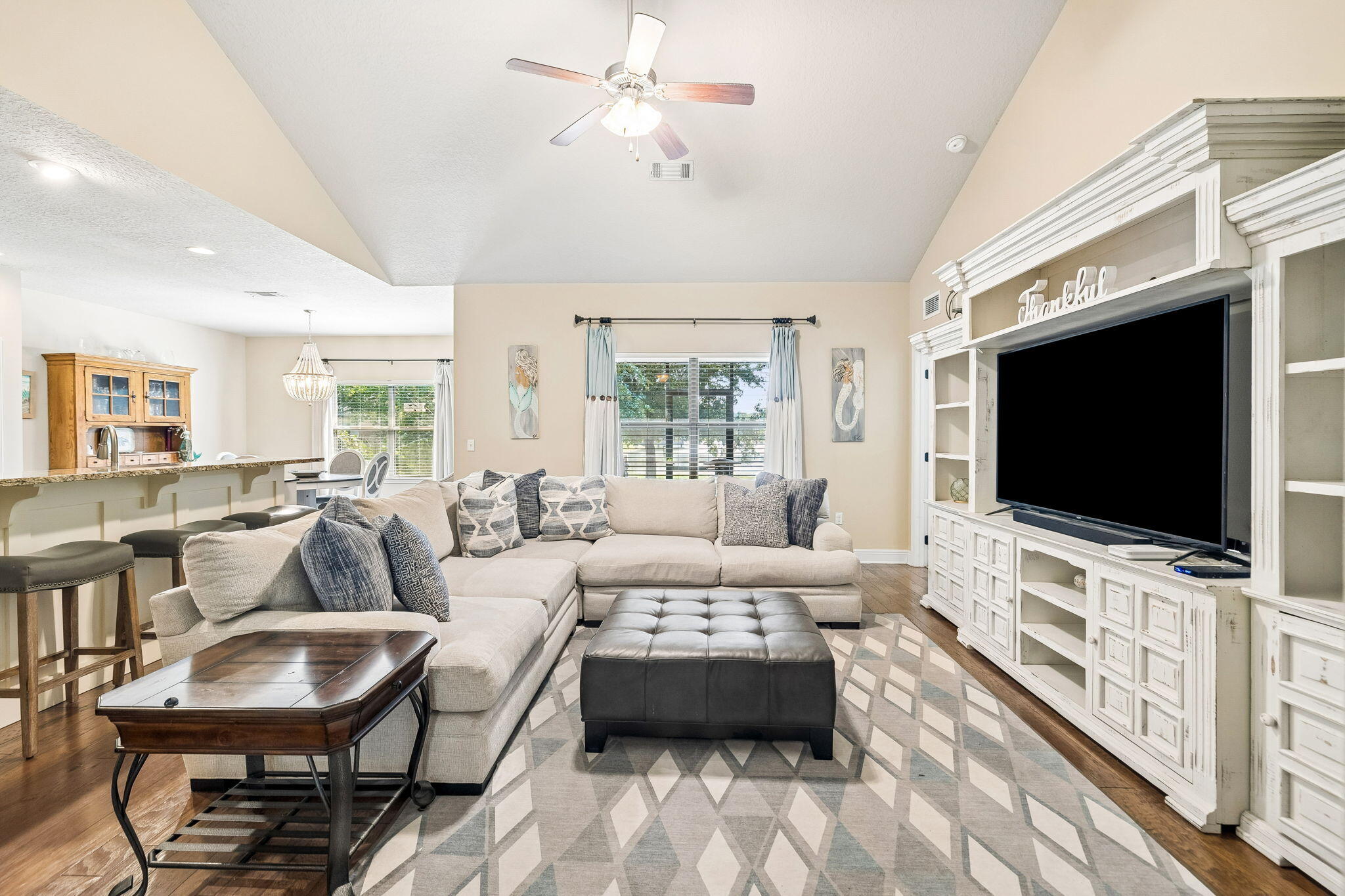 WHISPERING LAKE - Residential