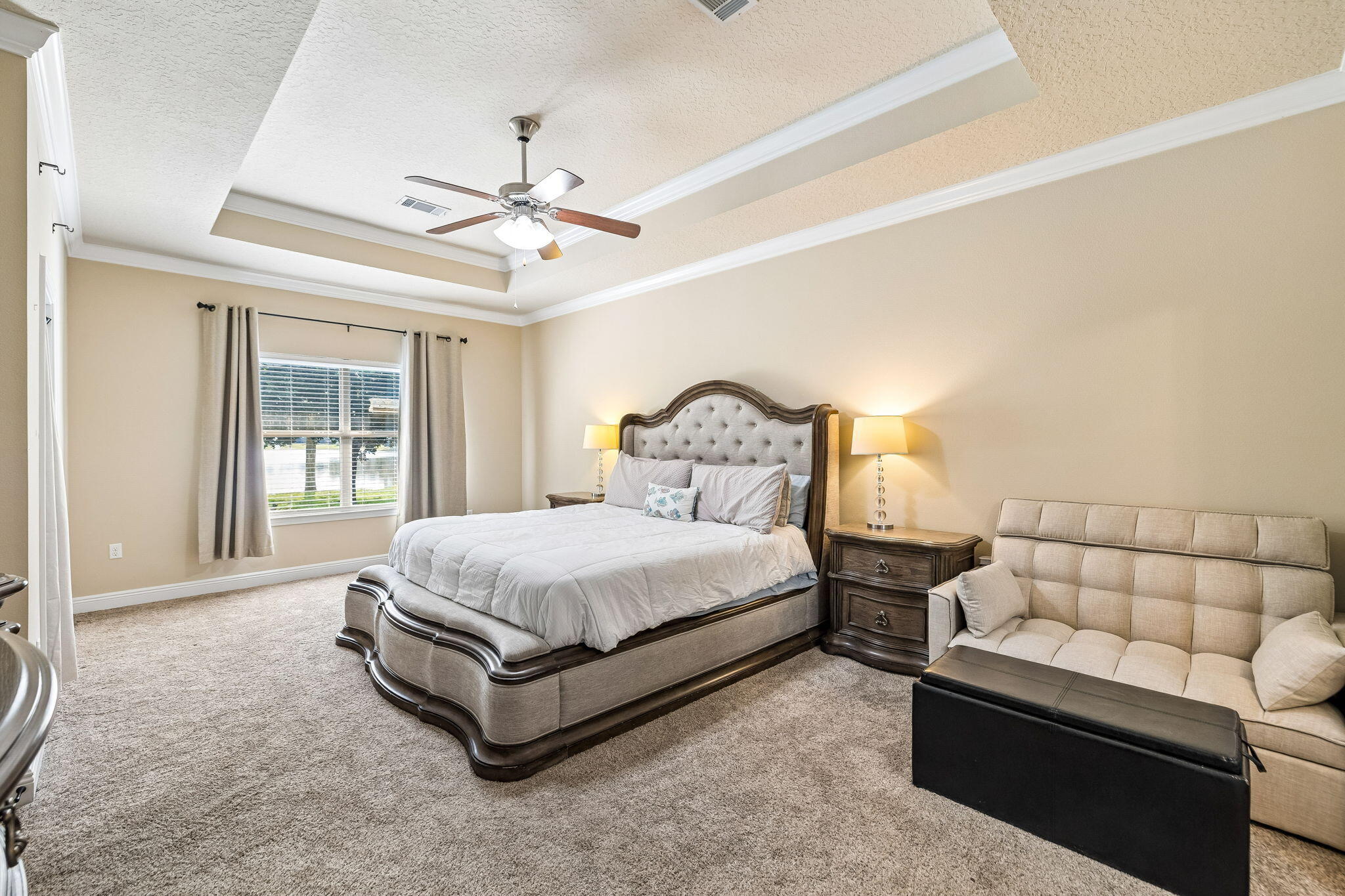 WHISPERING LAKE - Residential