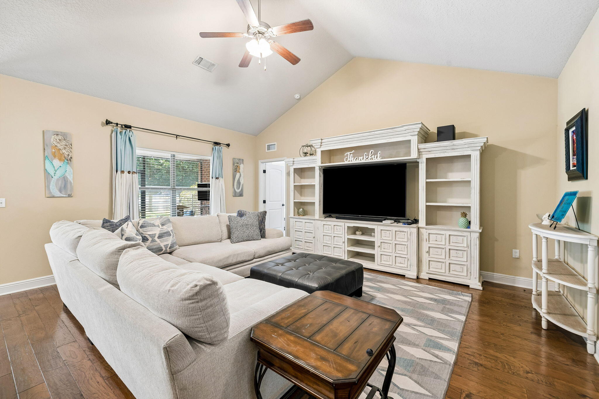 WHISPERING LAKE - Residential