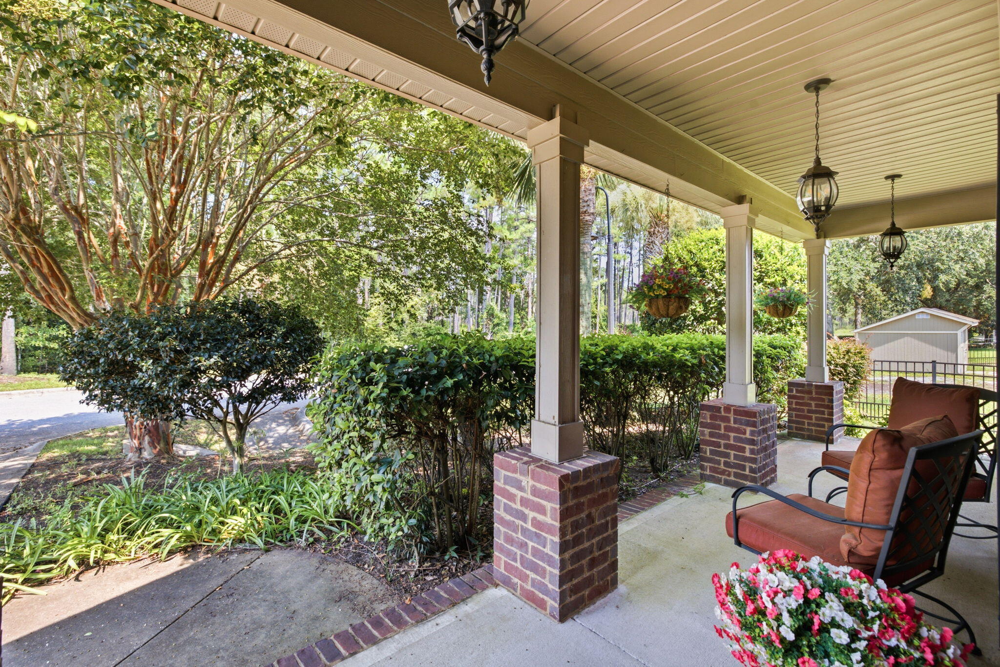 WHISPERING LAKE - Residential