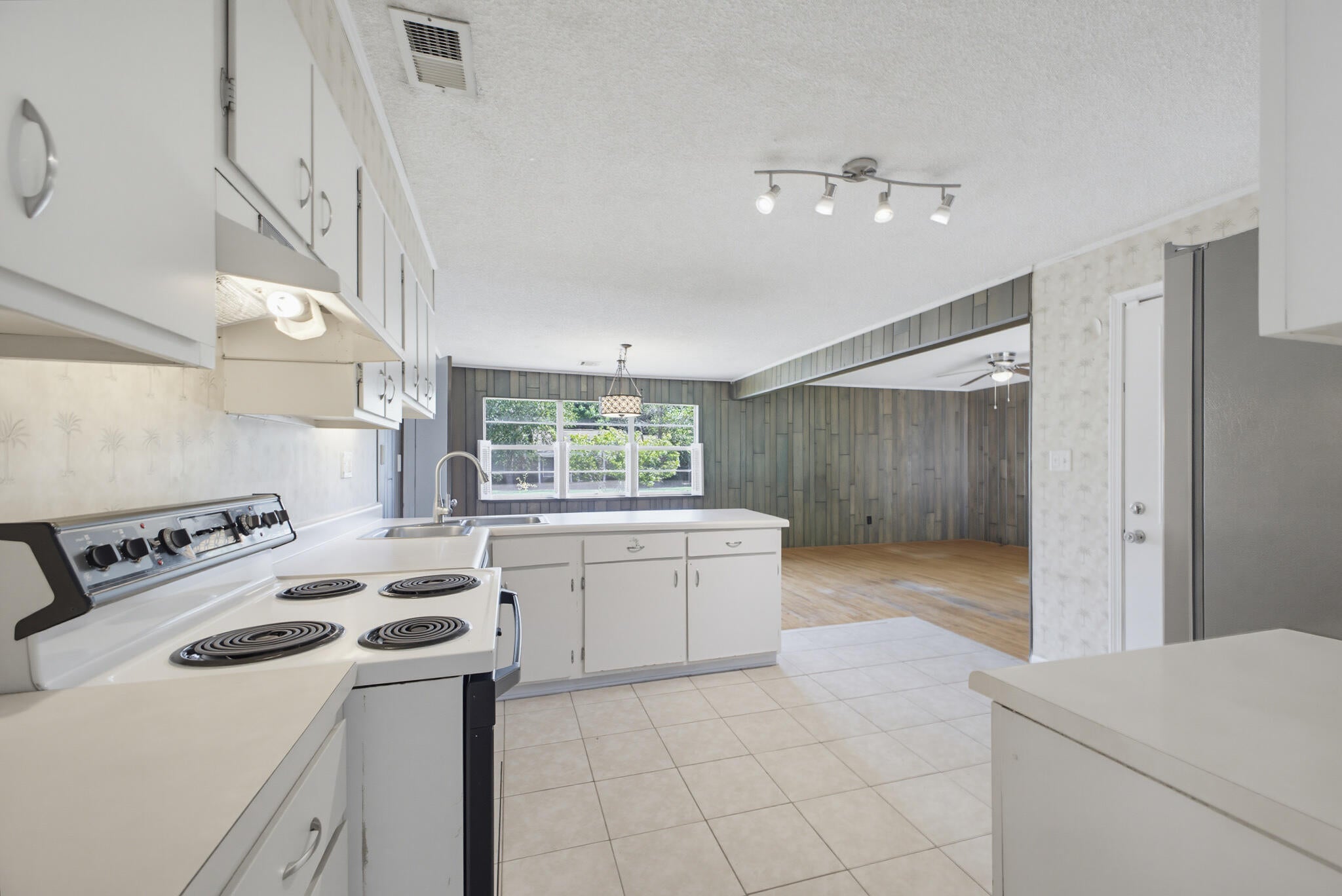 CORDOVA PARK - Residential