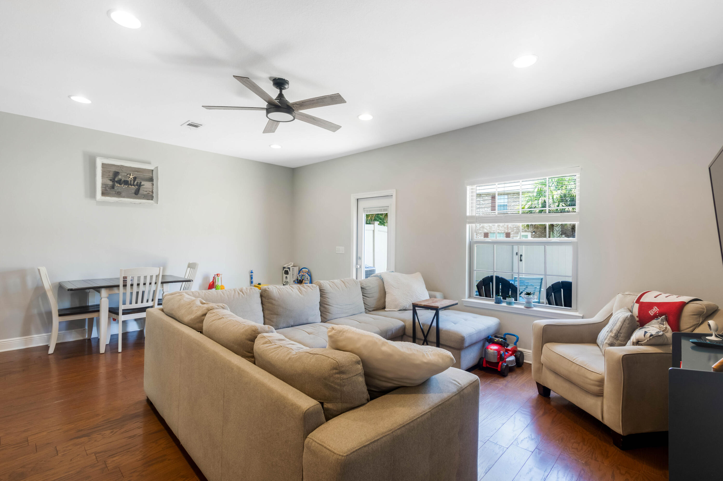 RESERVE POINTE - Residential