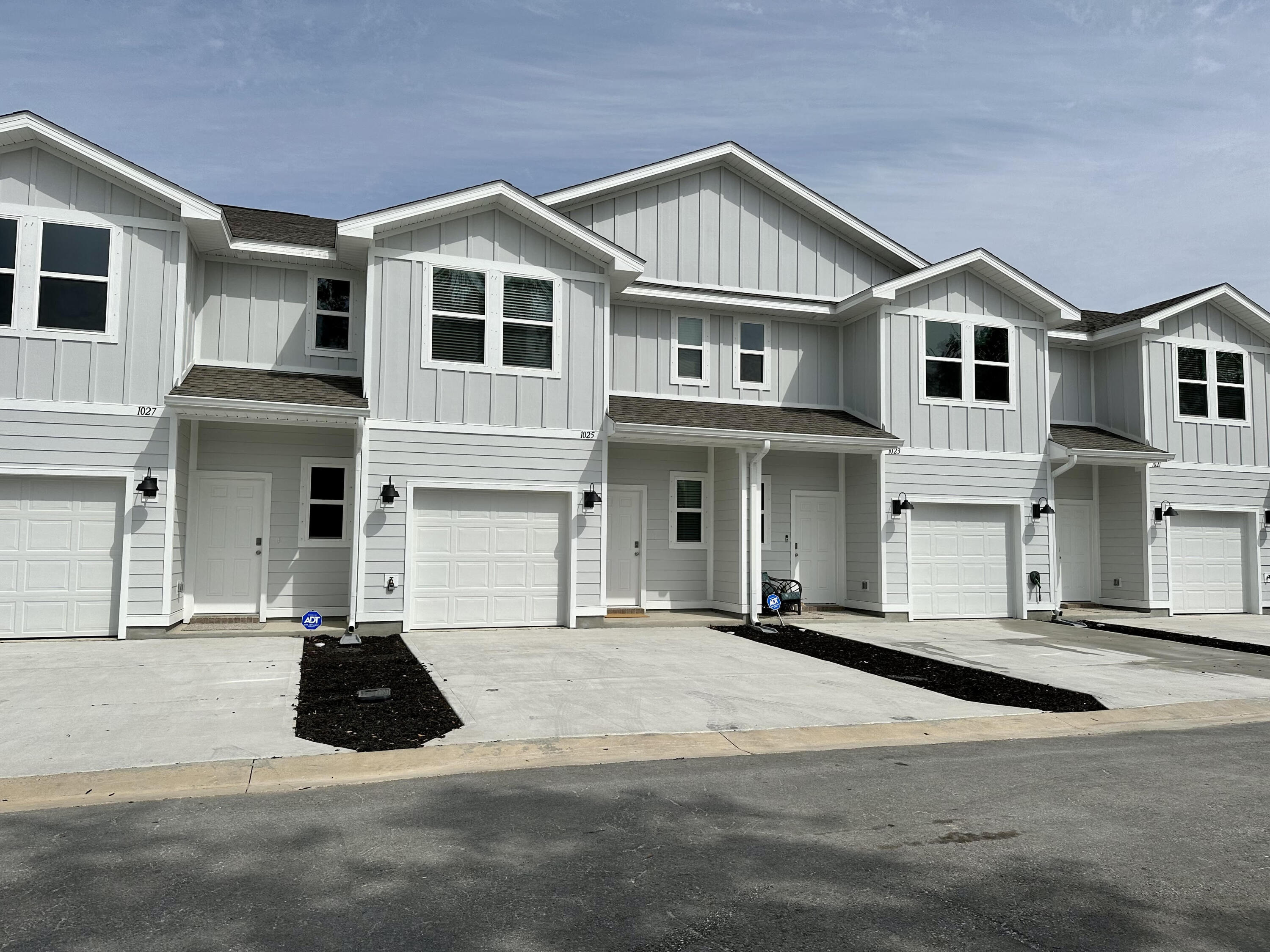 3BD/2.5 BA townhome with 1 car garage in Cooper's Landing Community! Conveniently located to Hurlburt Field, shopping, medical care, restaurants & the beach. The units first floor boasts lovely wood look vinyl flooring, a half bathroom, & windows that steam in the living room with natural light. Kitchen features stainless appliances, a pantry, and breakfast bar. Beautiful granite countertops in both kitchen and bathrooms. All bedrooms are located on second floor. Spacious primary suite with a large walk in closet, en-suite bathroom with double vanity, stand alone shower, and linen closet. Laundry closet complete with provided washer & dryer. No smoking! First, last & security deposit required, background & credit check. Non refundable $300 per pet fee, <25lbs, must be spayed/neutered & current shots.