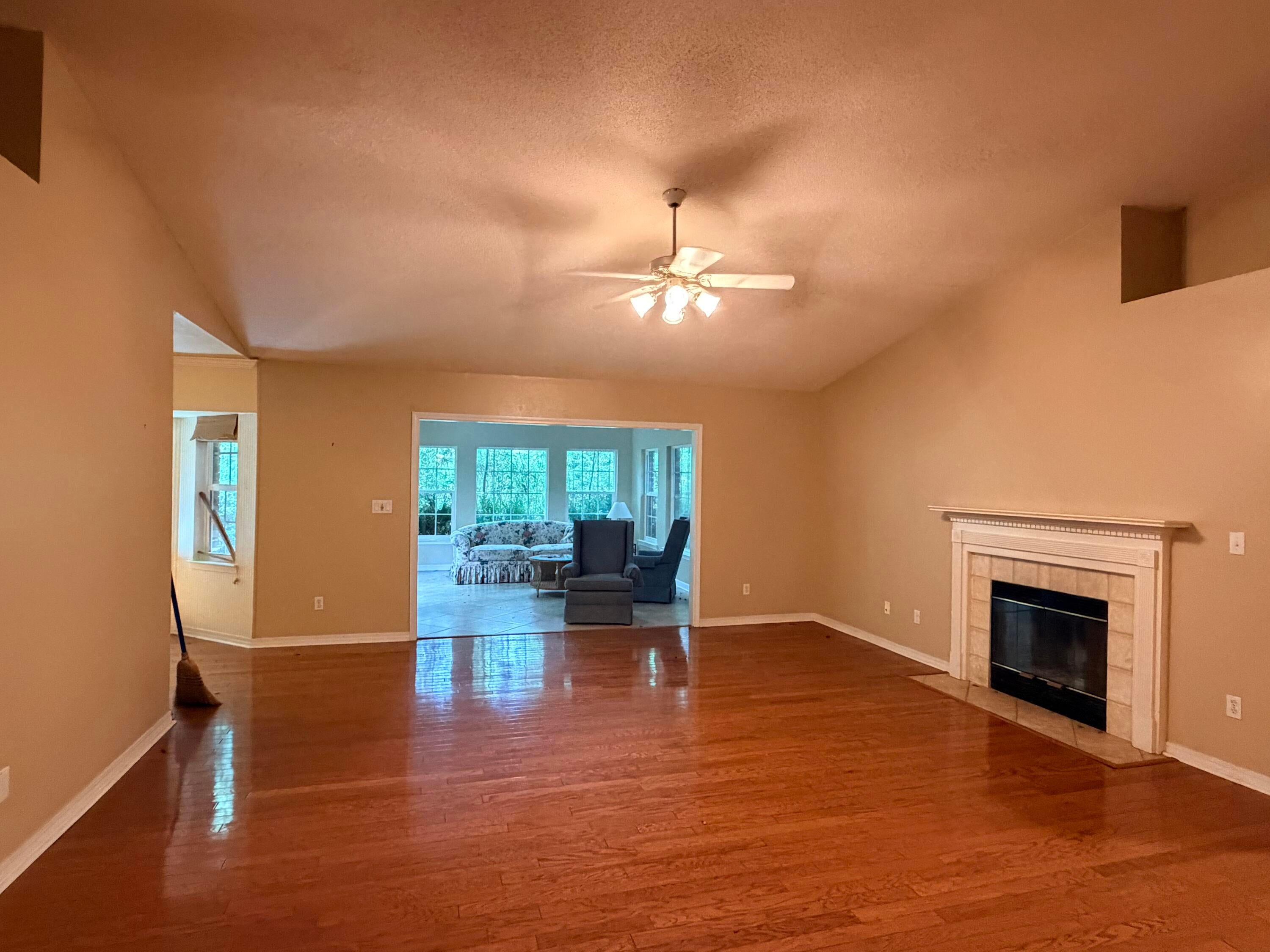 SOUTHMINSTER VILLAGE - Residential