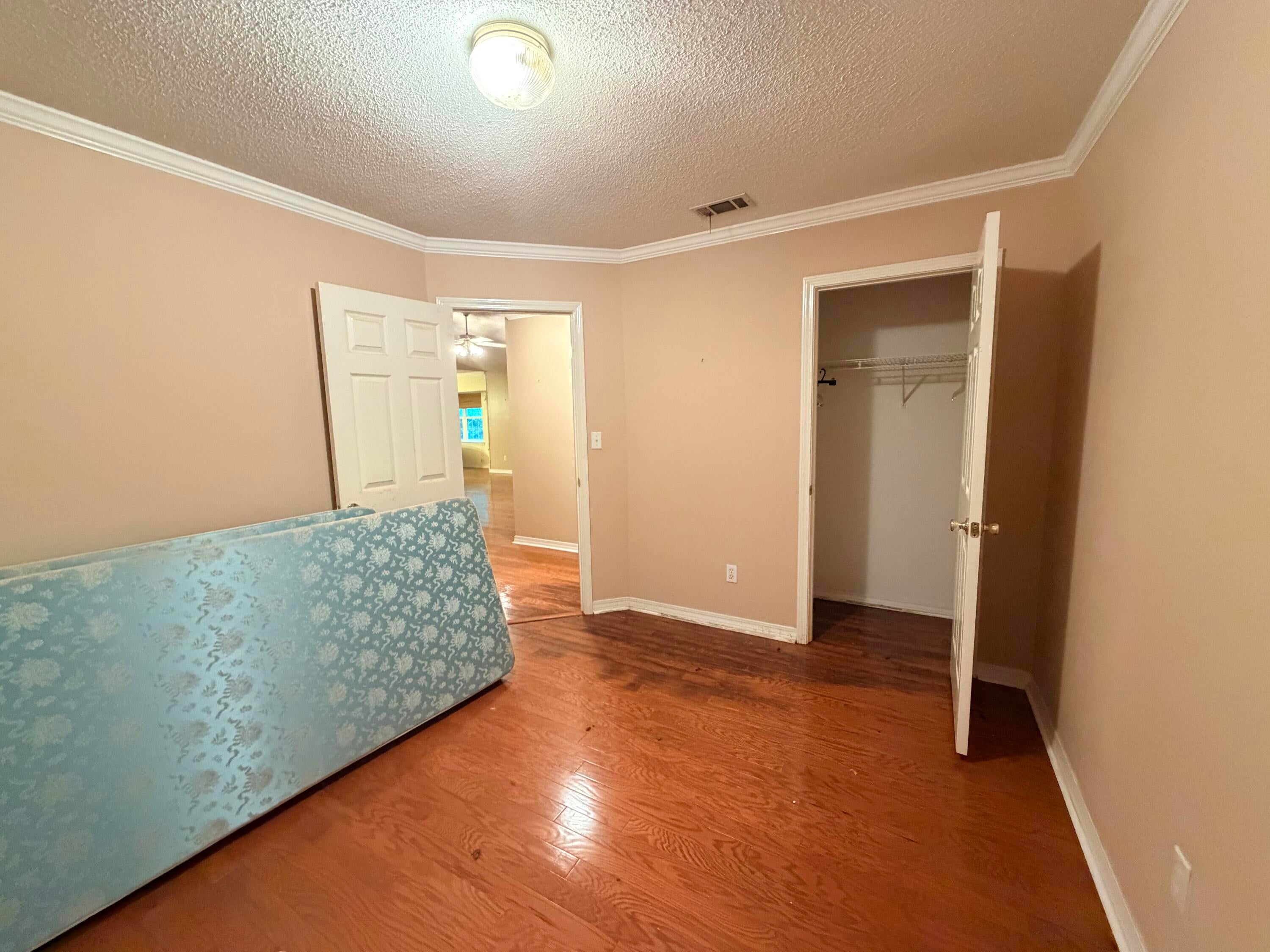 SOUTHMINSTER VILLAGE - Residential