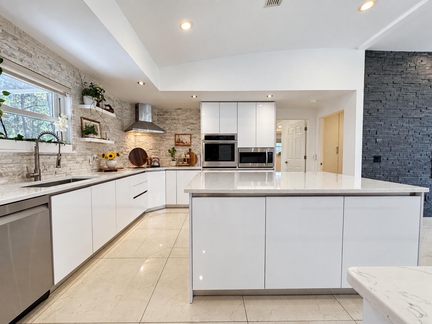 WOODMONT ESTATES AT HOLLEY BY THE SEA - Residential