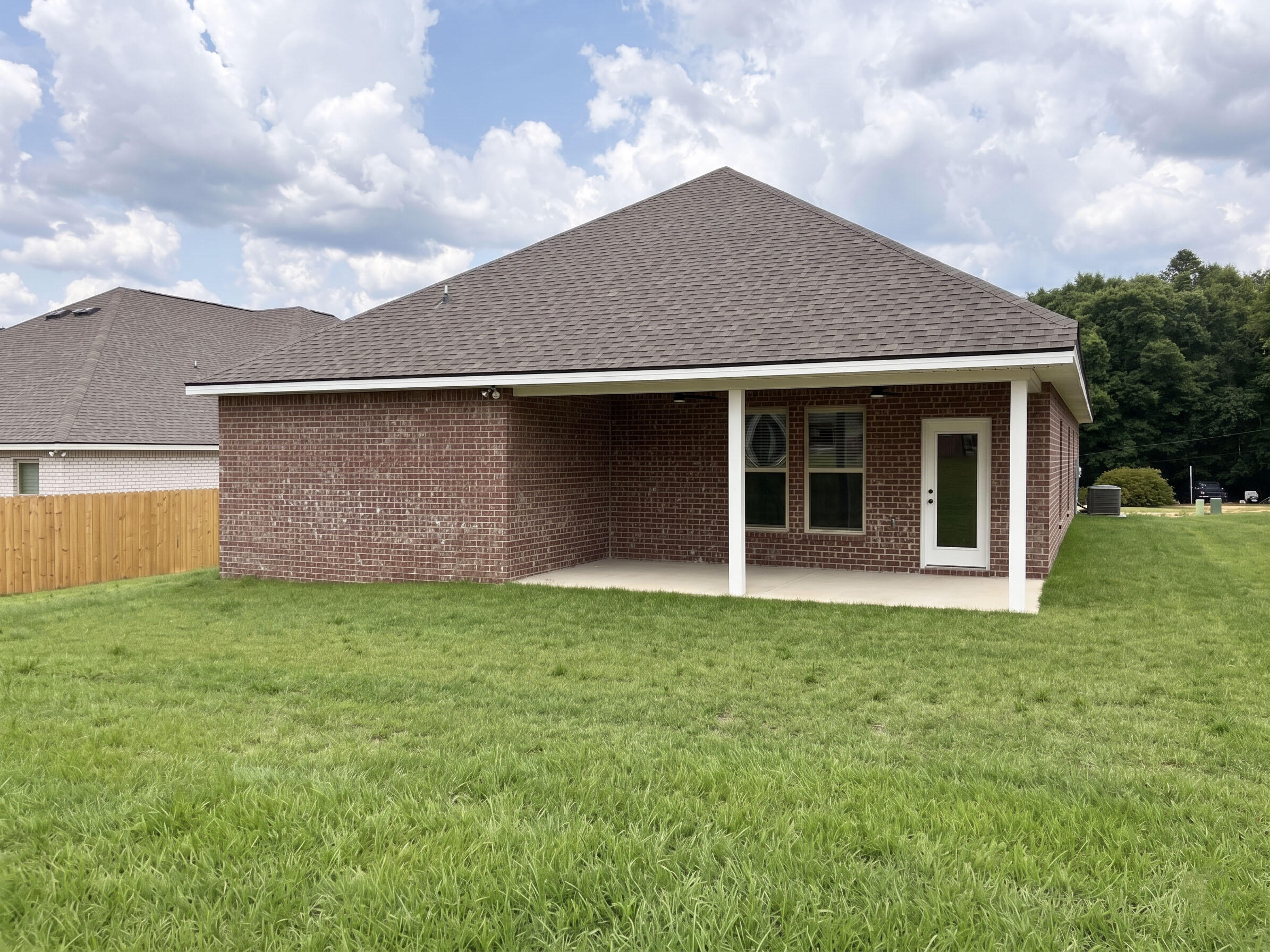 YOUNG OAKS - Residential