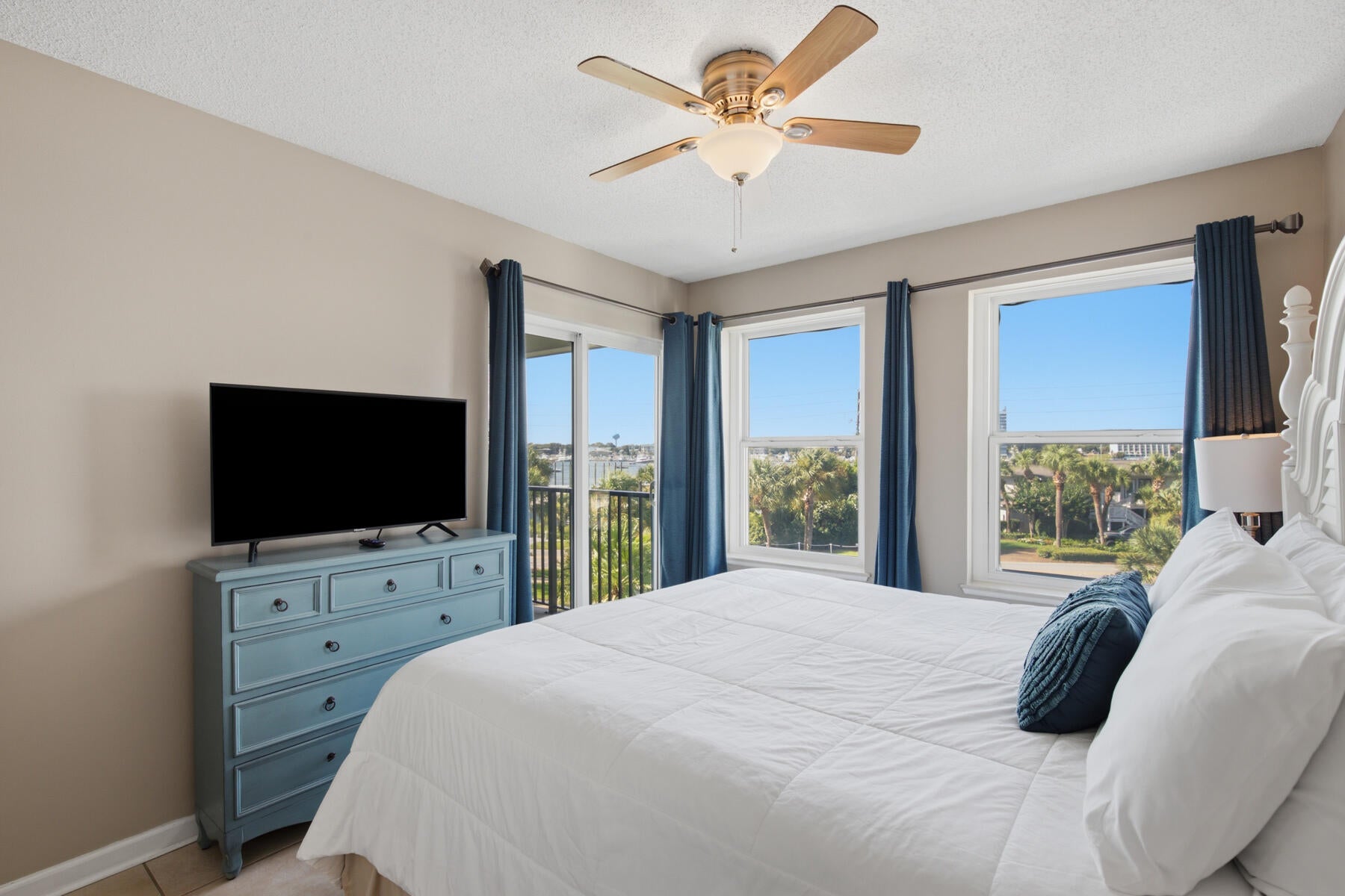 POOLSIDE VILLAS CONDO - Residential