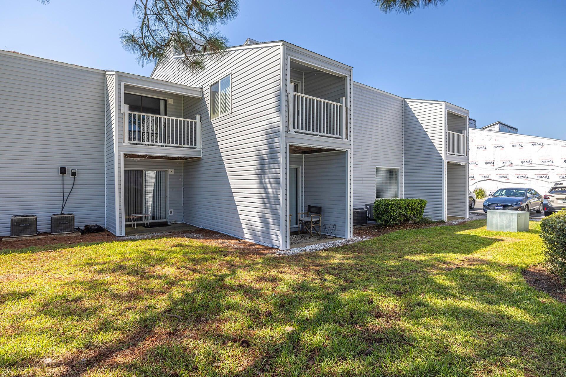 FINISTERRA CONDO - Residential Lease